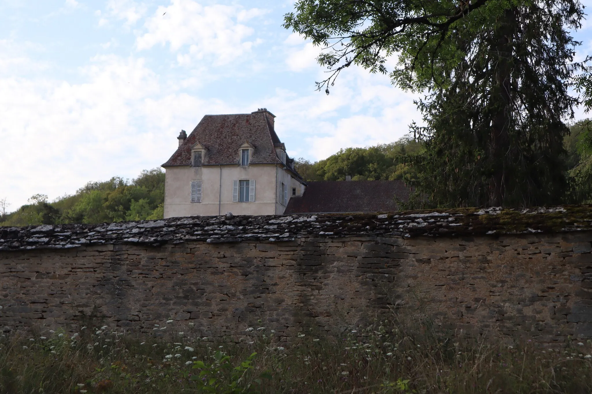 Photo showing: Extérieur du château de Lantenay (21).