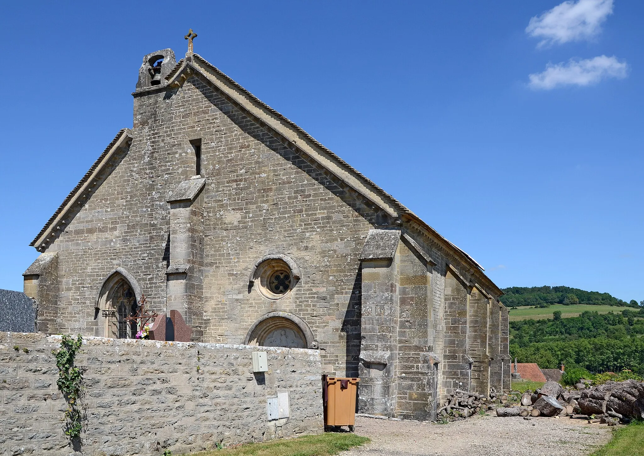 Photo showing: This building is indexed in the base Mérimée, a database of architectural heritage maintained by the French Ministry of Culture, under the reference PA00112597 .