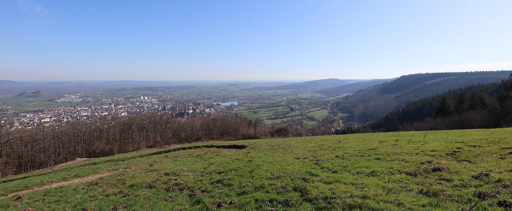 Photo showing: Panorama depuis la Croix de la Libération à Autun (71).