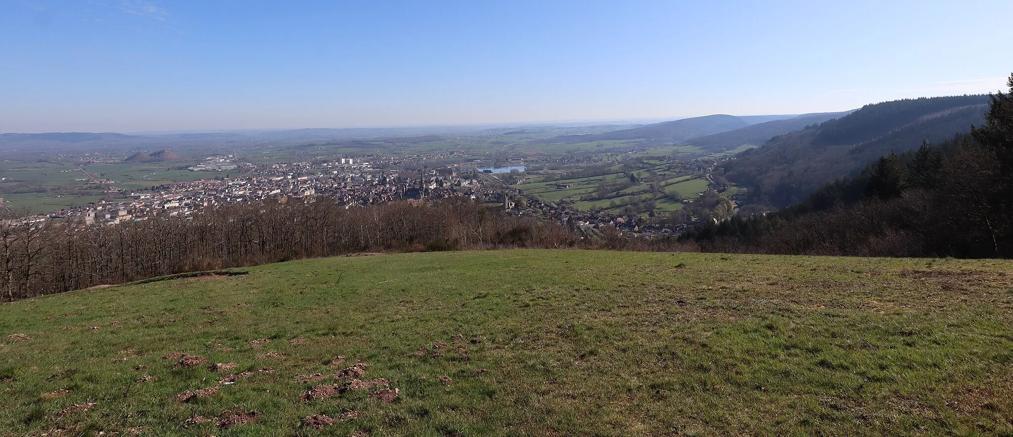 Photo showing: Panorama depuis la Croix de la Libération à Autun (71).