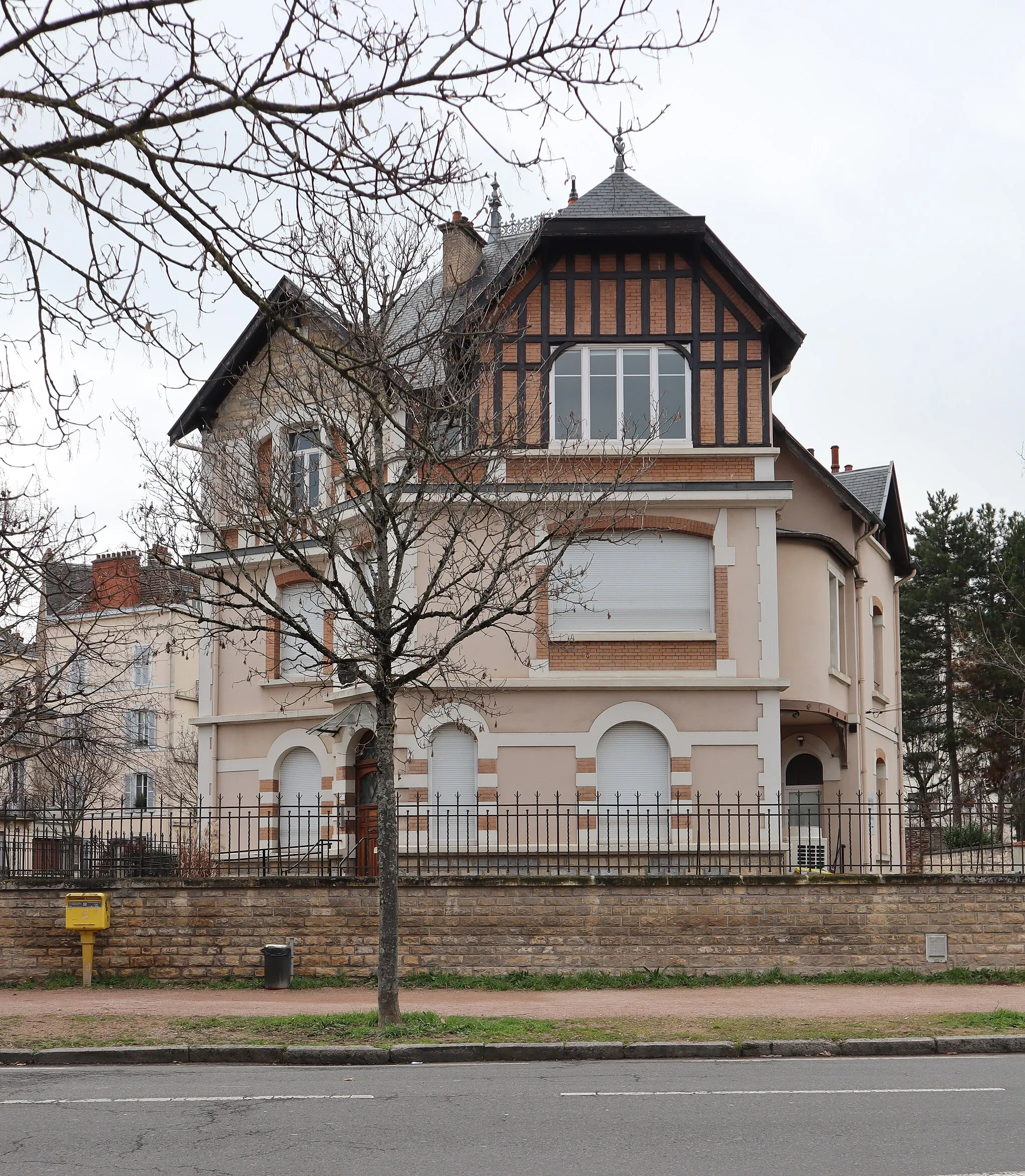 Photo showing: Maison 16 Avenue Victor Hugo à Dijon (21).