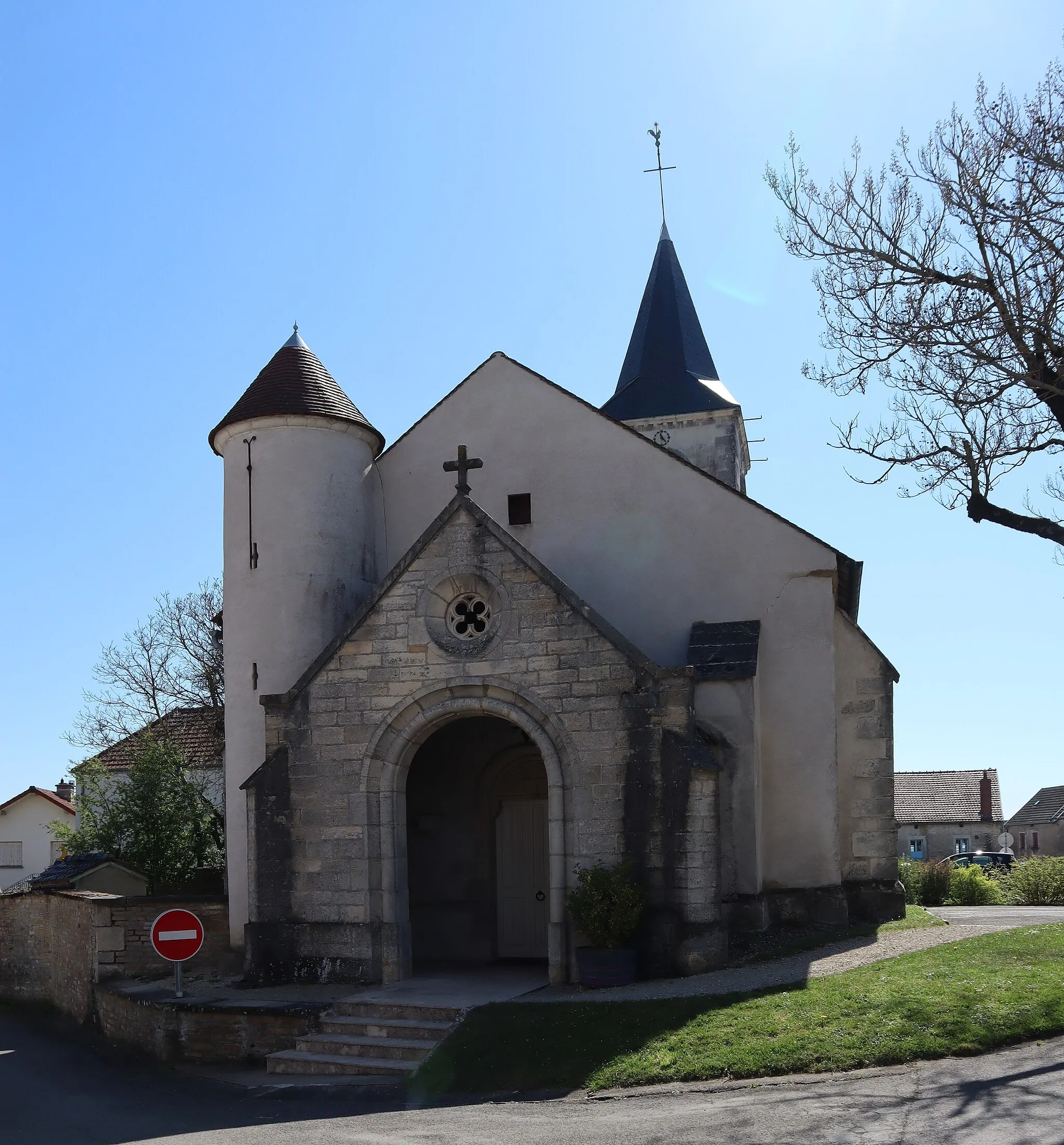 Photo showing: Extérieur de l'église de la Nativité de Marsannay-le-Bois (21). Façade occidentale.