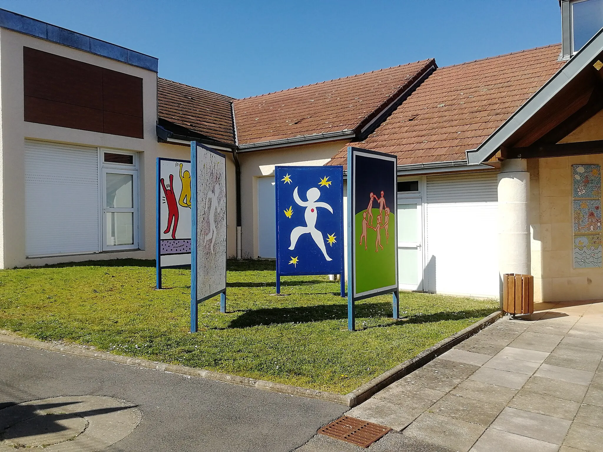 Photo showing: Ecole Maternelle, Sennecey-les-Dijon, Côte-d'Or, Bourgogne, France