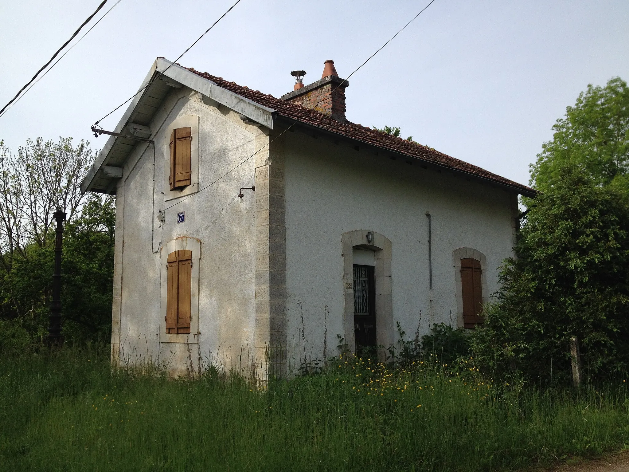 Photo showing: Ligne de Triguères à Surgy : maison de garde-barrière de Fougilet.