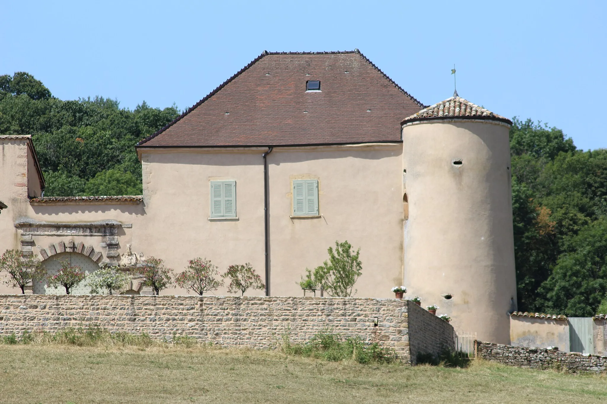 Photo showing: Château des Essertaux, Bussières, Saône-et-Loire.