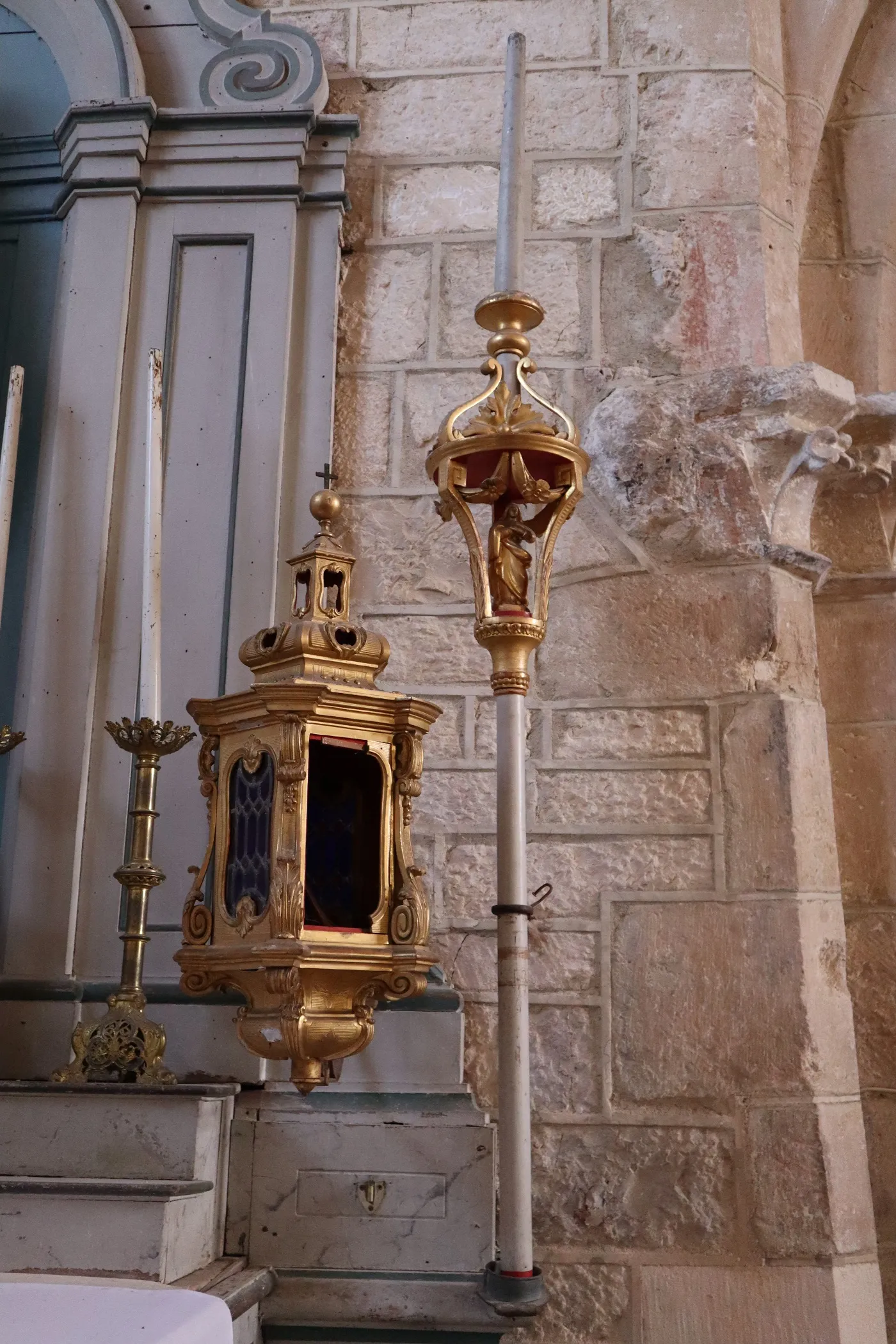 Photo showing: Autel et retable de la Vierge en la collégiale Saint-Jean-Baptiste de Rouvres-en-Plaine (21).