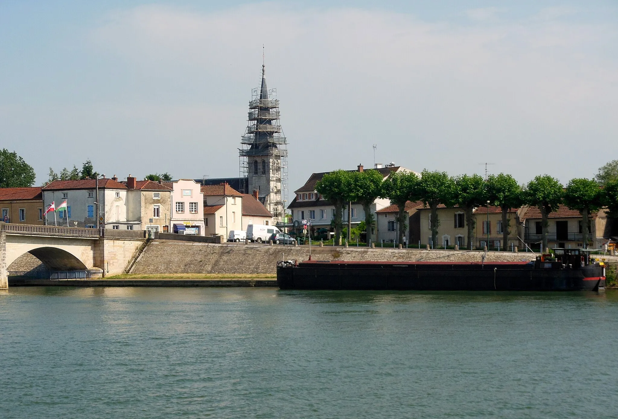 Photo showing: Vue de Losne, depuis le quai de Saône de Saint-Jean-de-Losne (21).