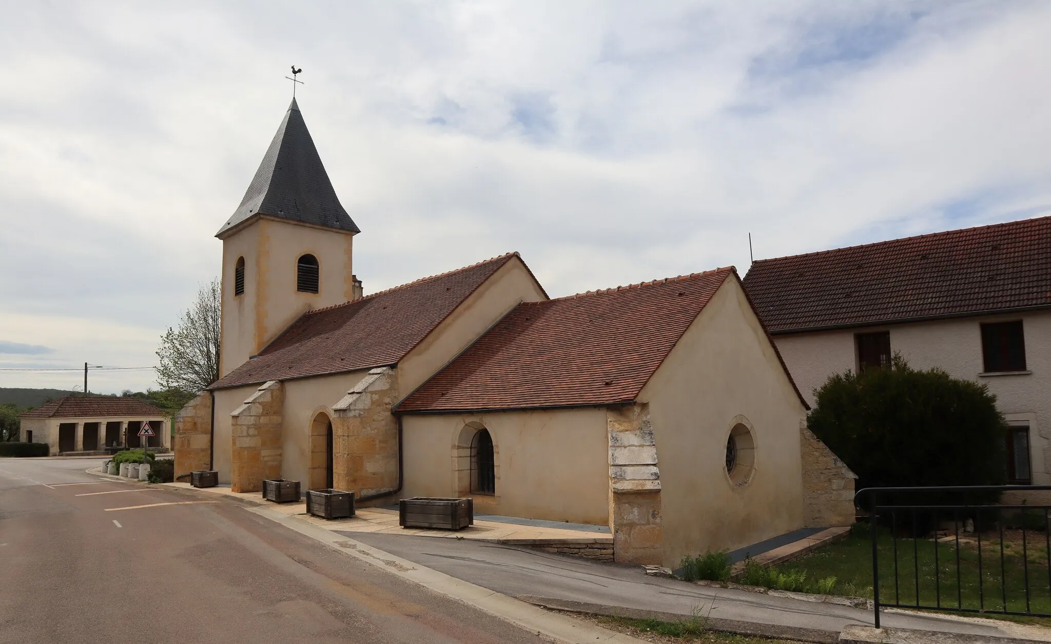 Photo showing: Extérieur de l'église Saint-Martin à Vernot (21).