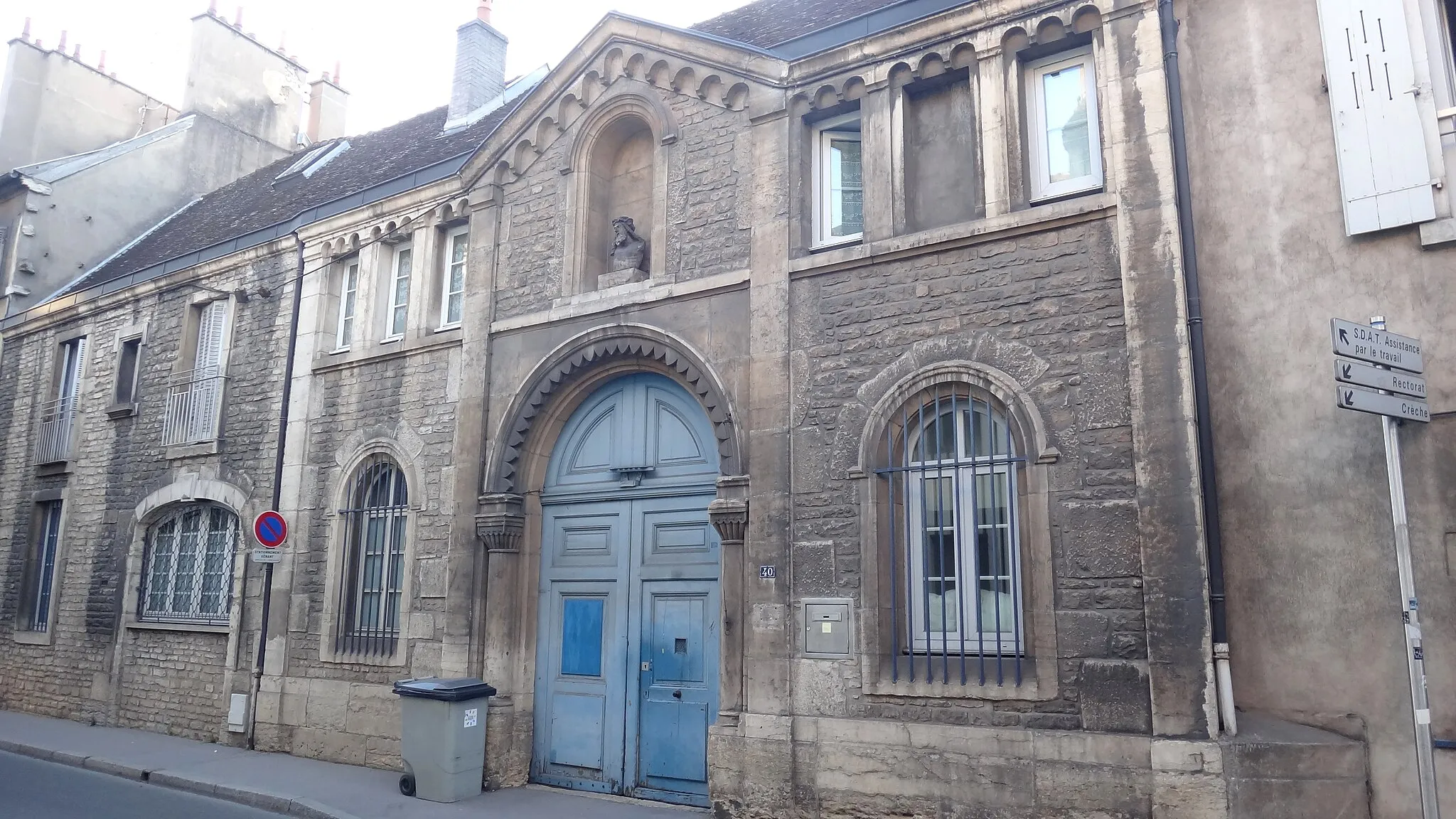 Photo showing: This building is indexed in the base Mérimée, a database of architectural heritage maintained by the French Ministry of Culture, under the reference PA00112409 .