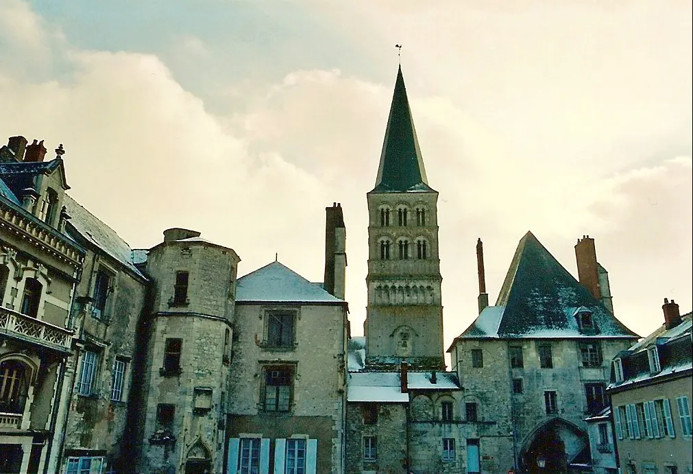 Photo showing: A church in La Charité-sur-Loire