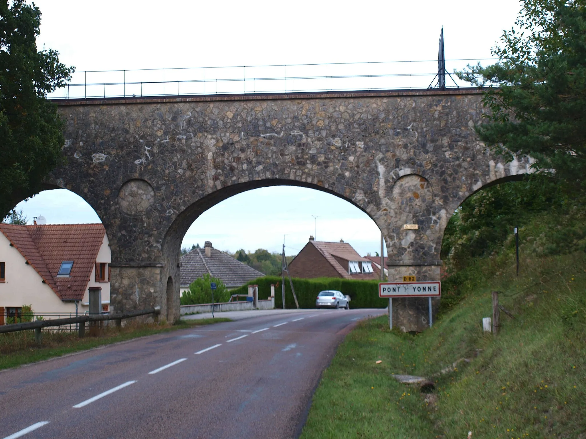 Photo showing: Pont-sur-Yonne (Yonne, France) ; l'Aqueduc de la Vanne