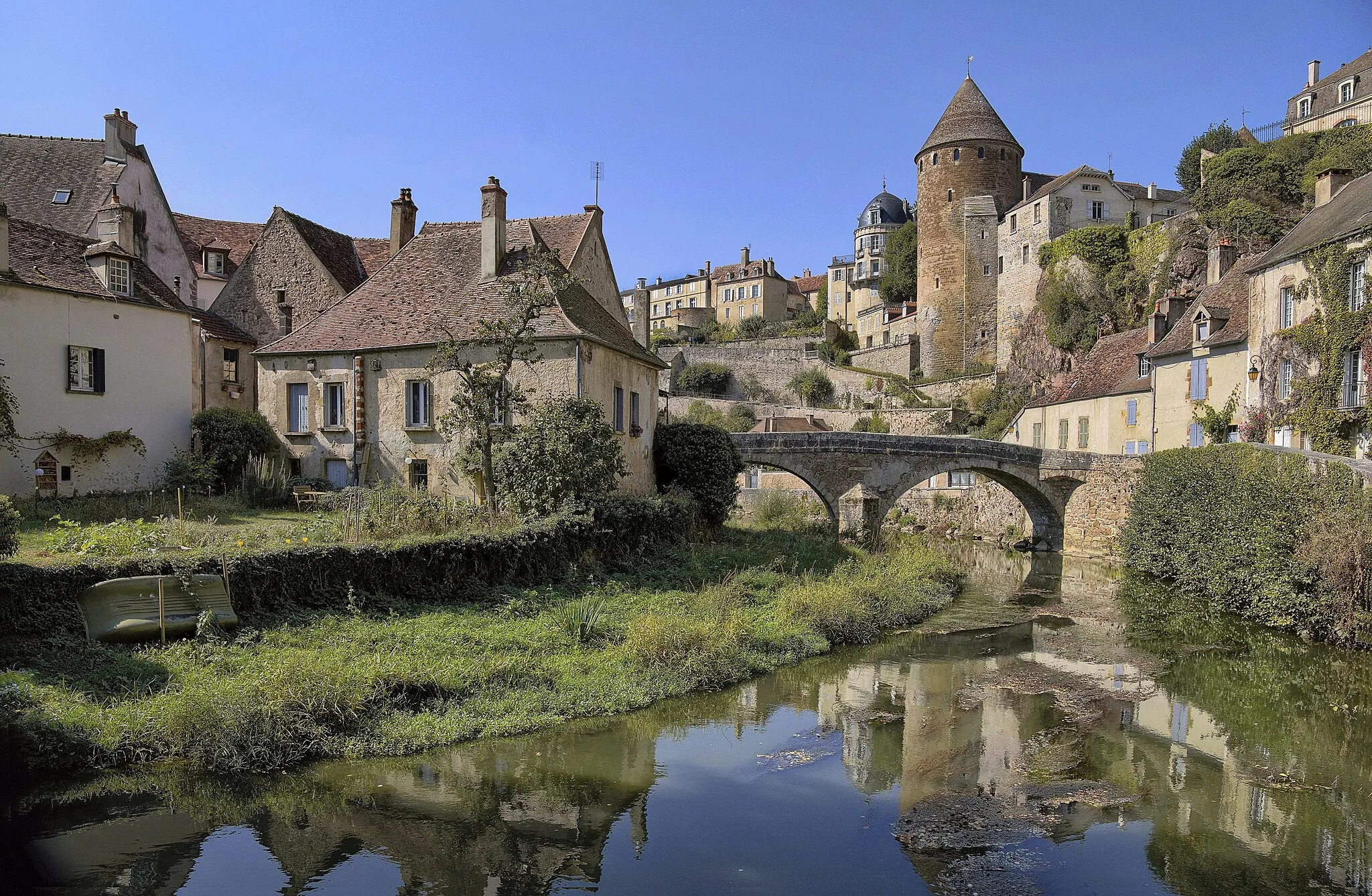 Photo showing: This building is indexed in the base Mérimée, a database of architectural heritage maintained by the French Ministry of Culture, under the reference IA21003422 .