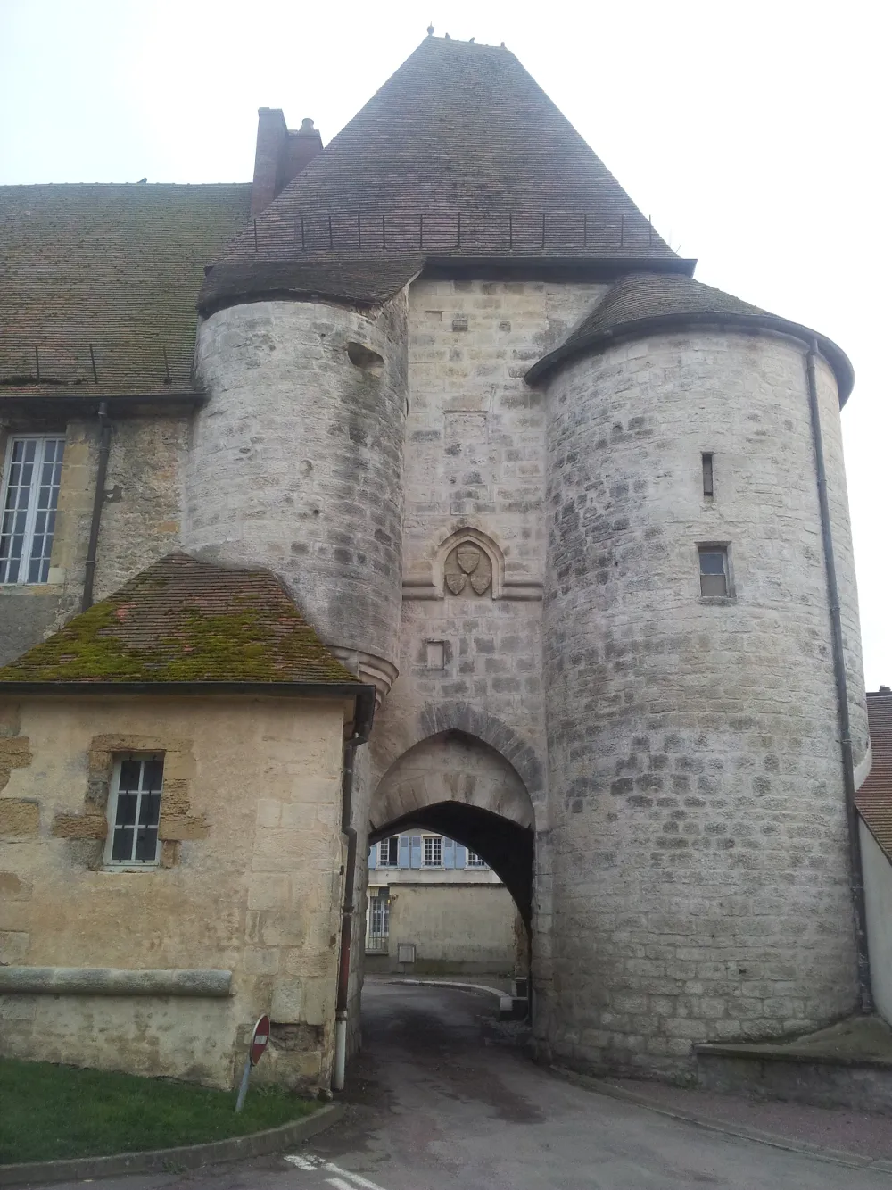 Photo showing: Porche du château
