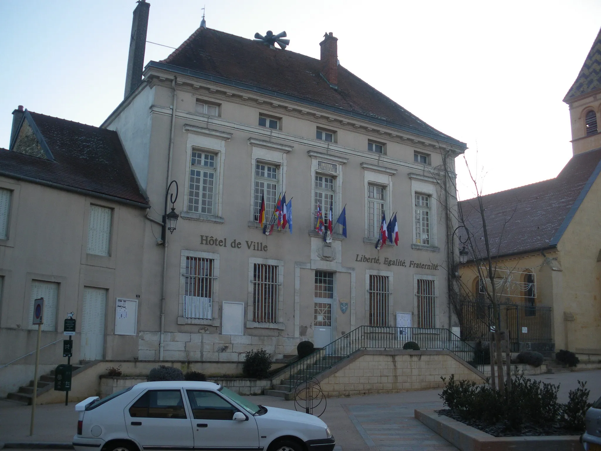 Photo showing: Is sur Tille town hall