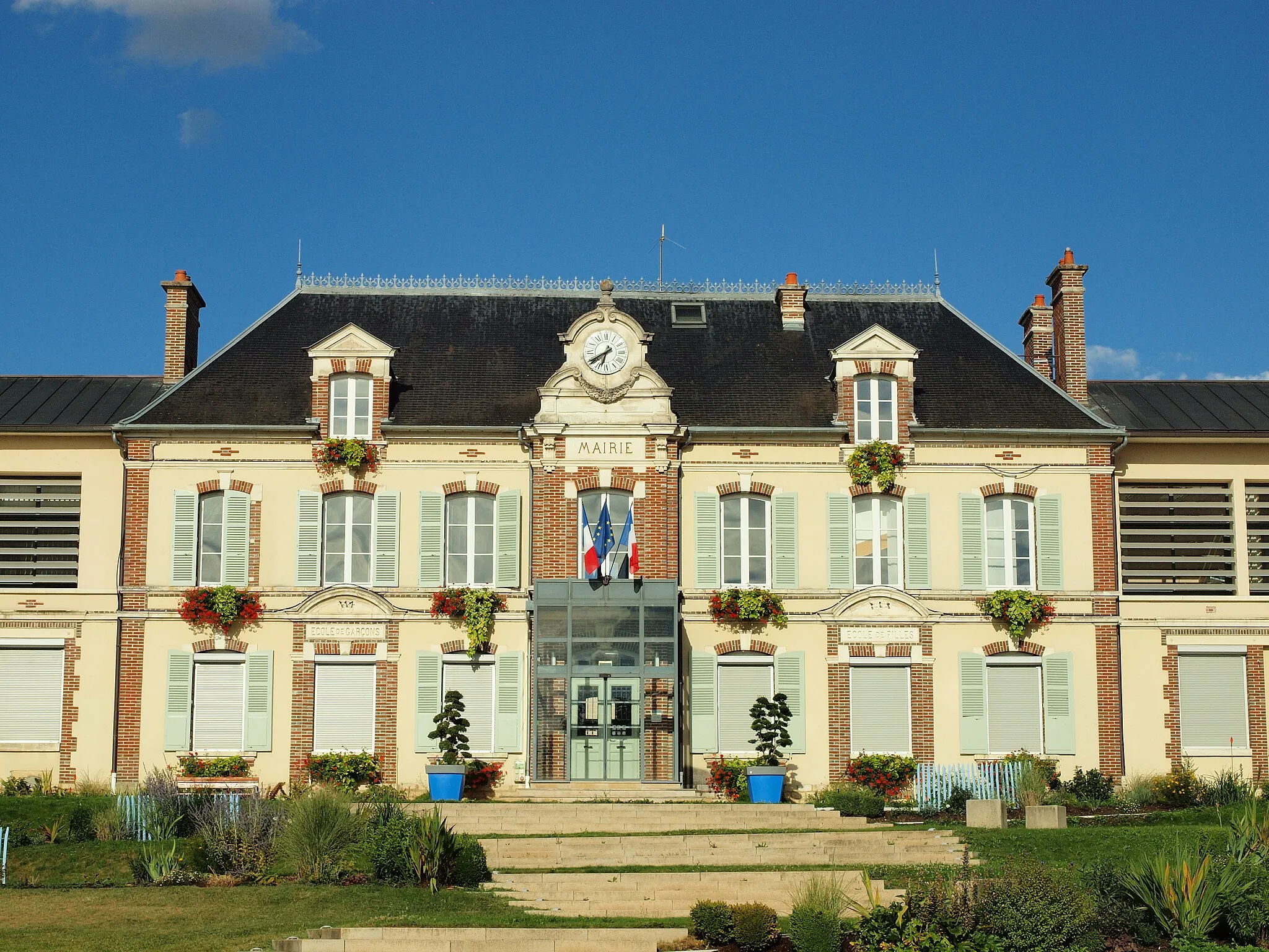 Photo showing: Mairie de Monéteau (Yonne, France)