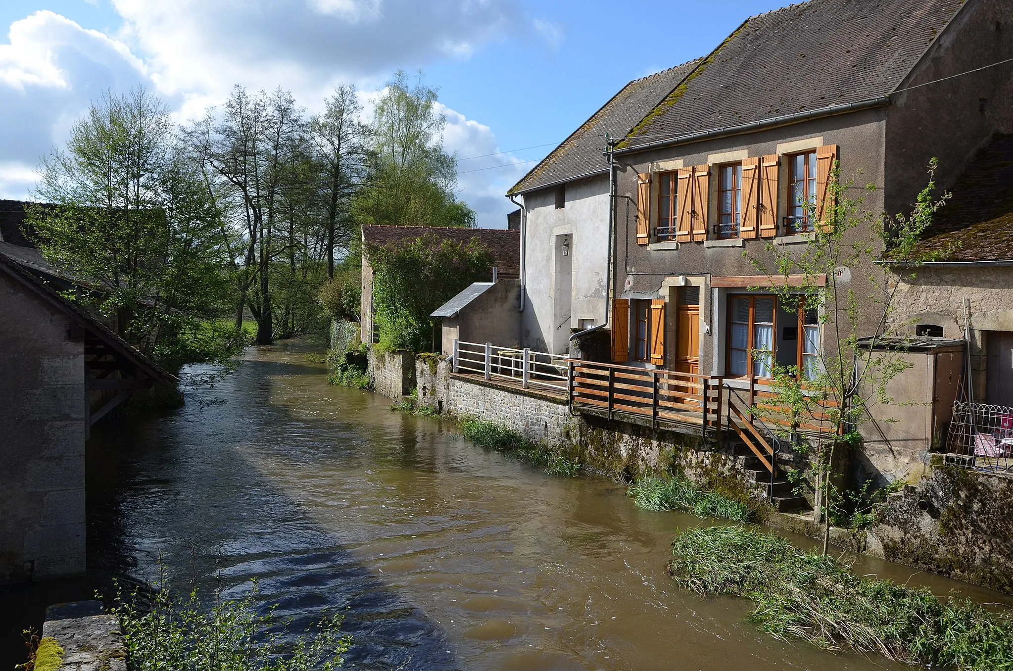 Photo showing: The river Anguison in Corbigny, Nièvre, France