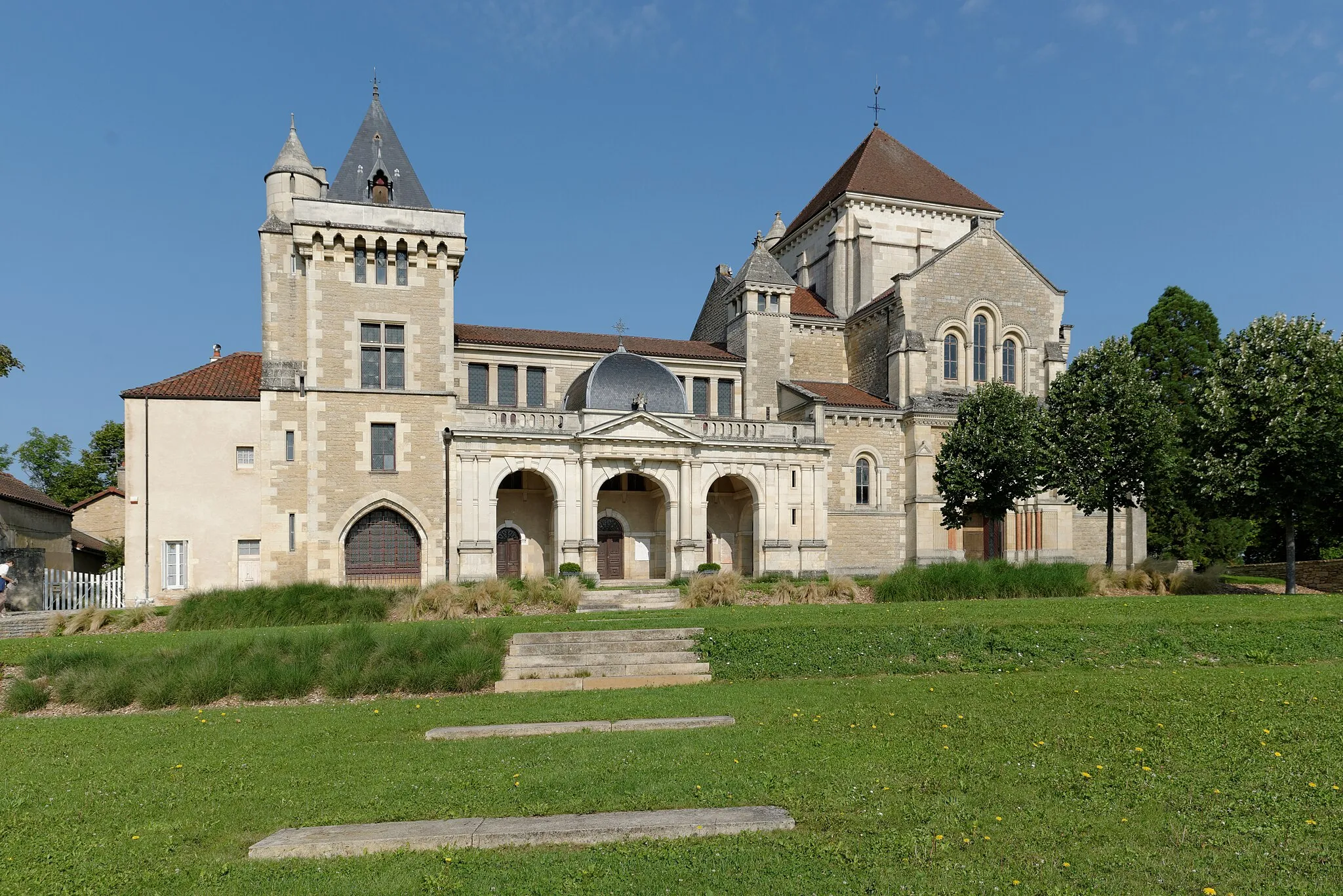 Photo showing: Maison natale de Saint Bernard Fontaine lès Dijon, (Côte d'Or, France).