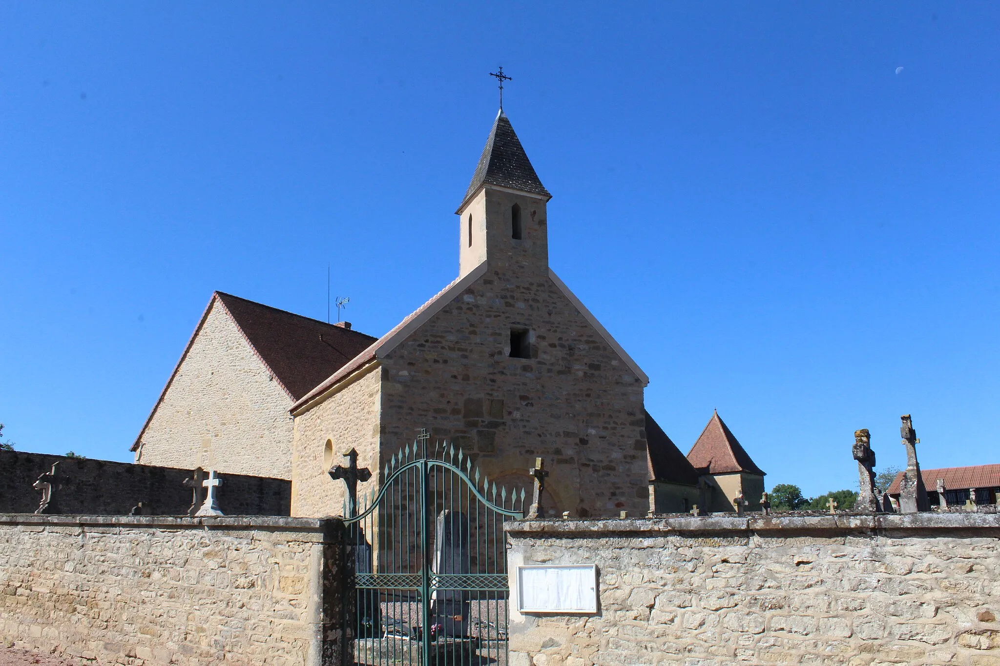 Photo showing: Chapelle du cimetière d'Amanzé.