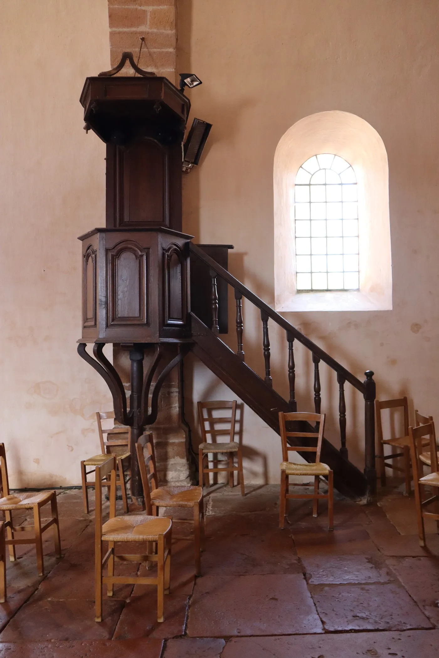 Photo showing: Intérieur de l'église Notre-Dame-de-l'Assomption d'Ameugny (71). Chaire.