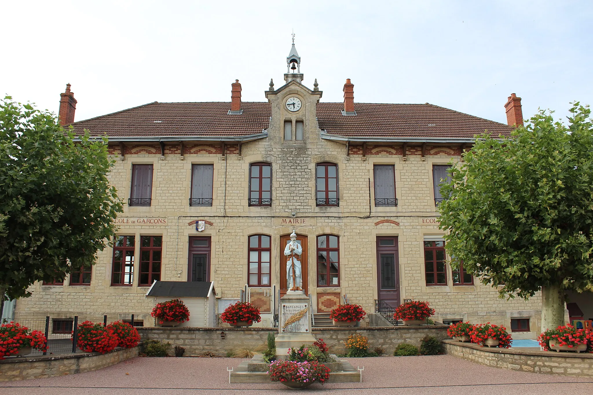Photo showing: Mairie de Bantanges.