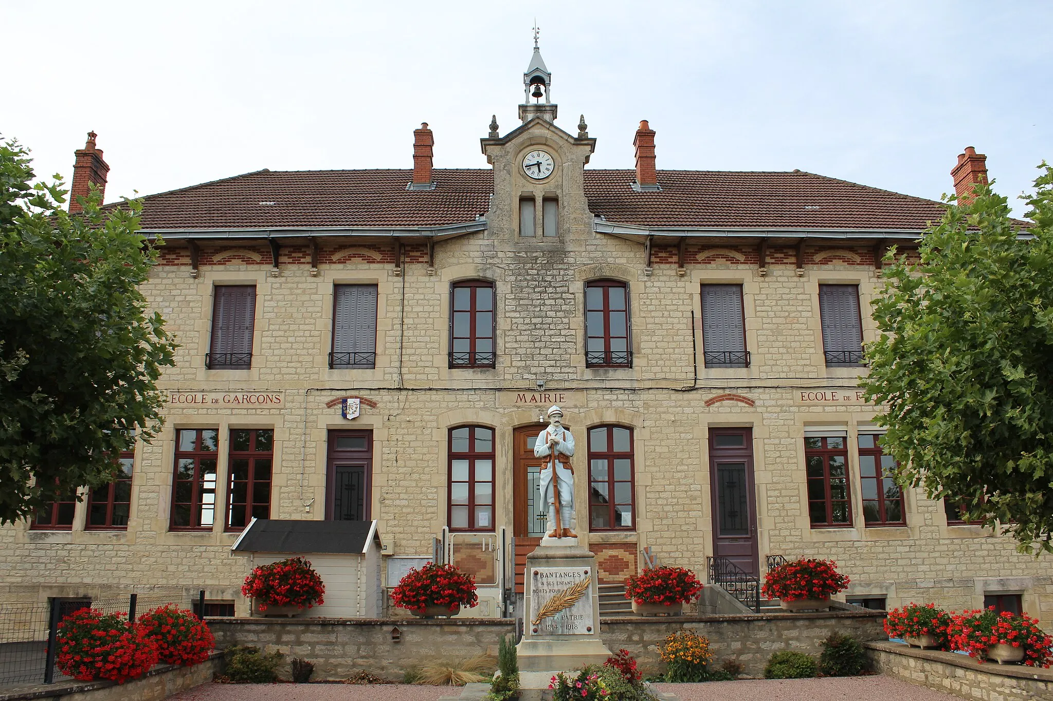 Photo showing: Mairie de Bantanges.