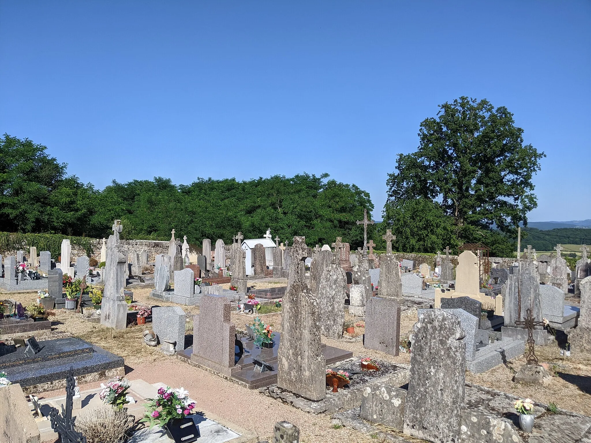 Photo showing: Vue générale du cimetière de Baron (Saône-et-Loire, France).