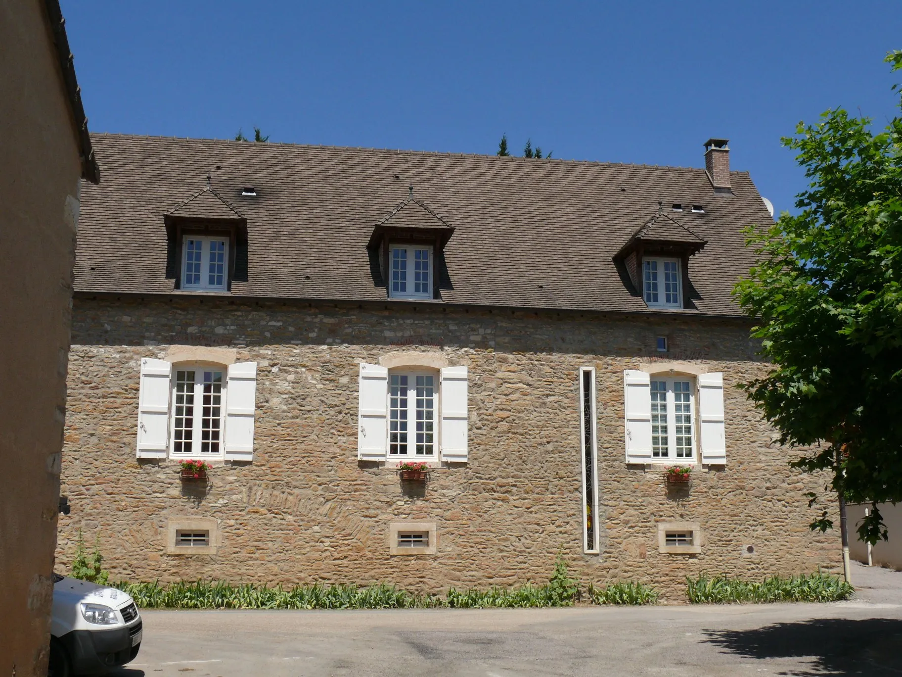 Photo showing: The priest house of Bissey-sous-Cruchaud (Saône-et-Loire, Bourgogne, France).