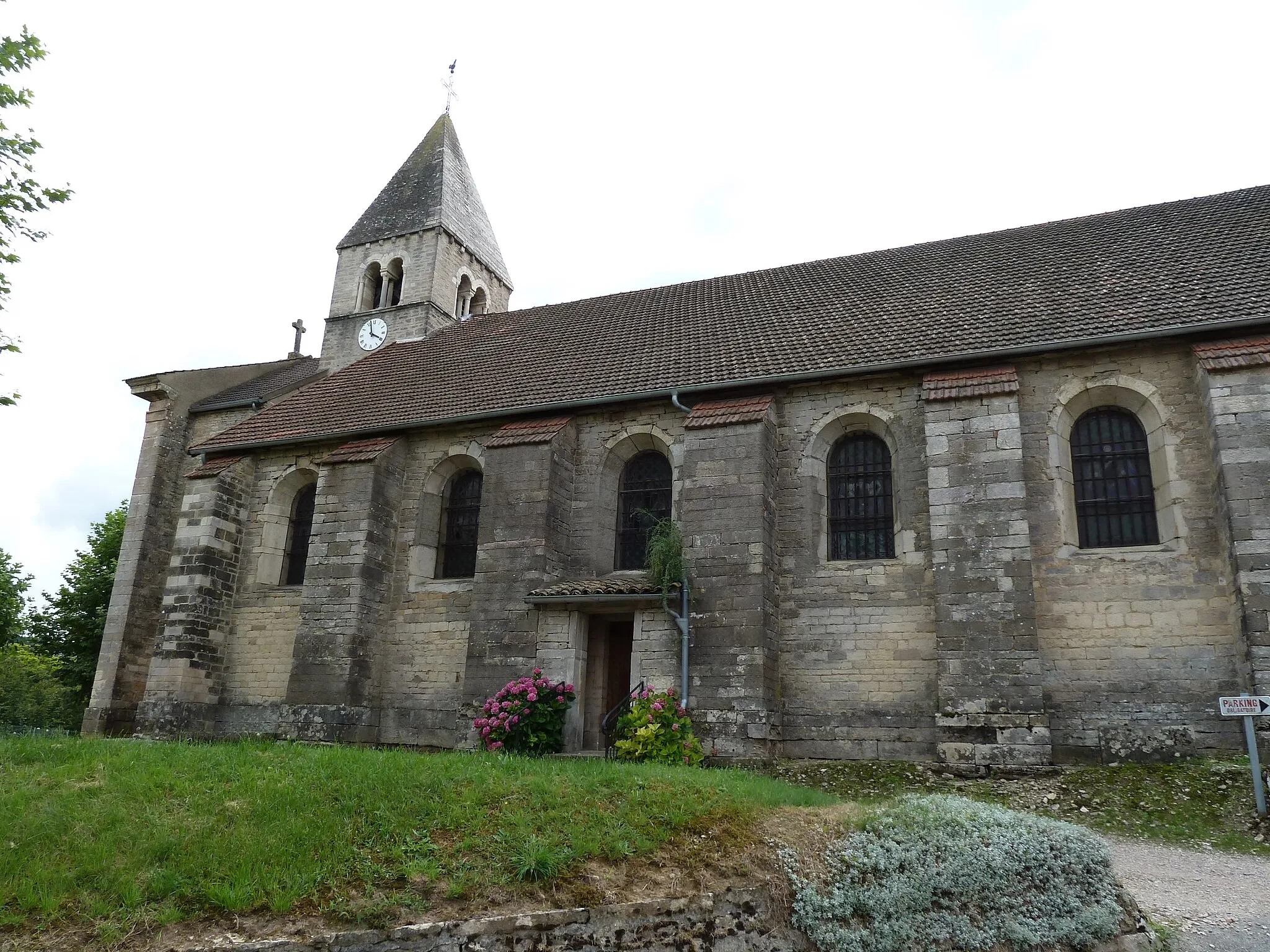 Photo showing: L'église du bourg à Boyer (71)