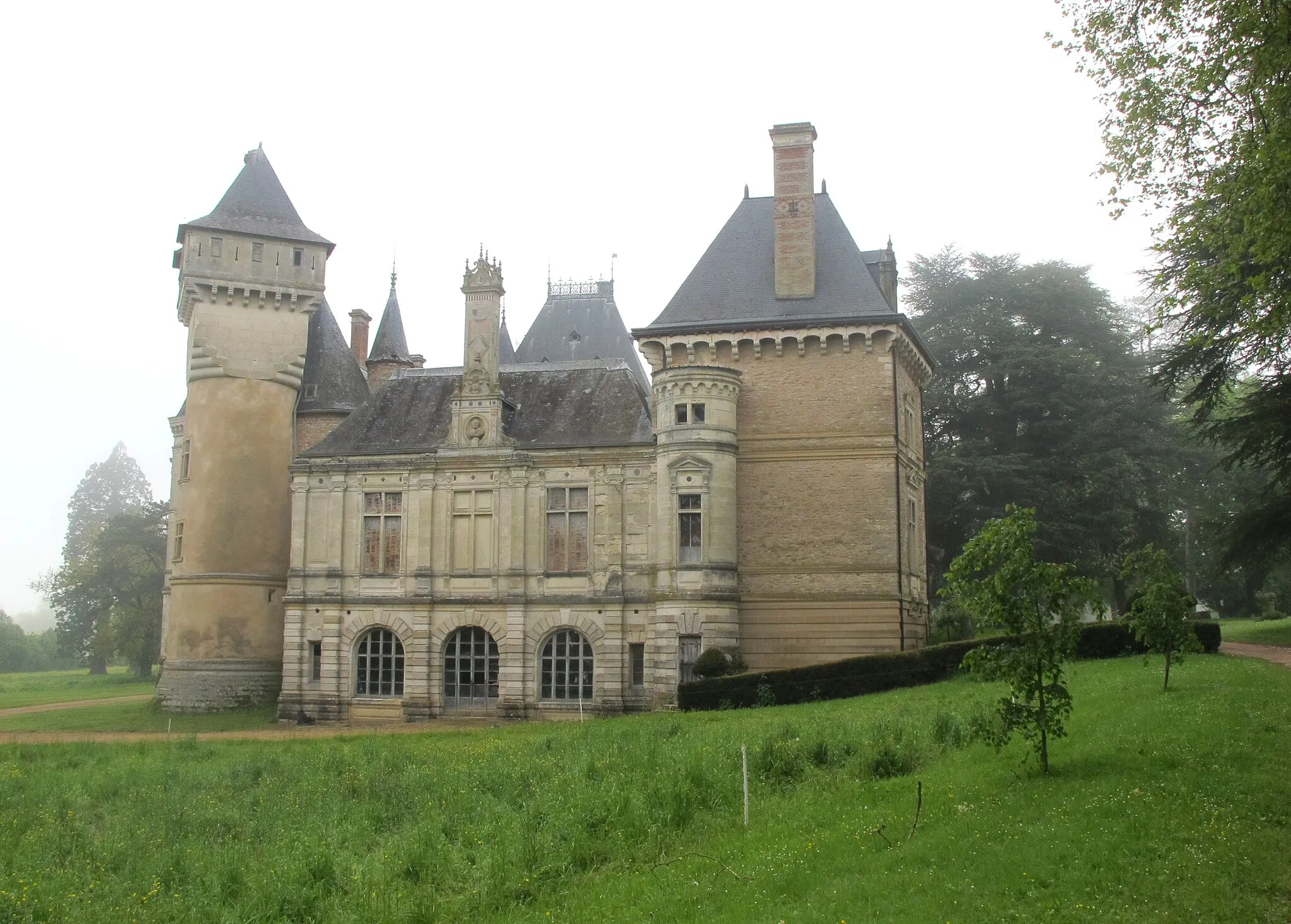 Photo showing: Château de Bresse-sur-Grosne, partie ouest.