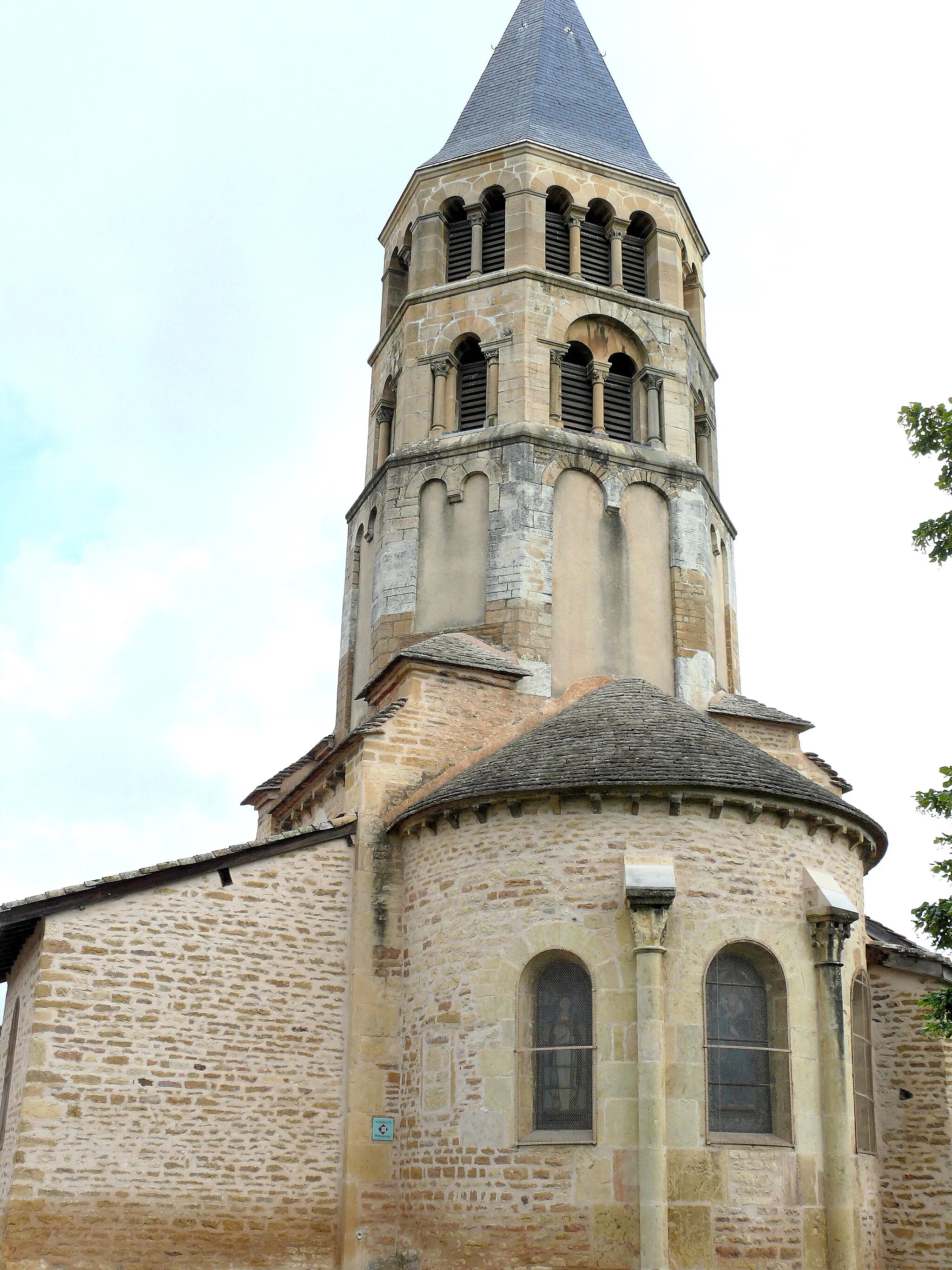 Photo showing: Chânes - Église Saint-Pierre et Saint-Paul - Chevet