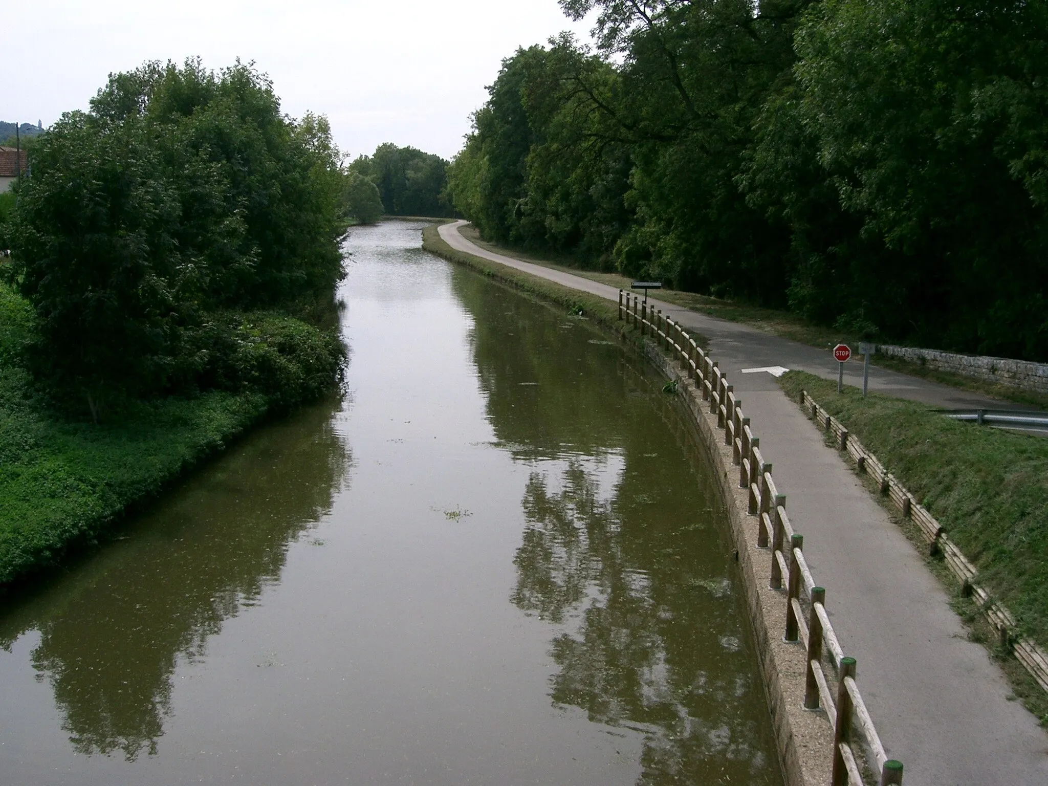Photo showing: Canal du Centre et voie verte entre Santenay et Cheilly-lès-Maranges