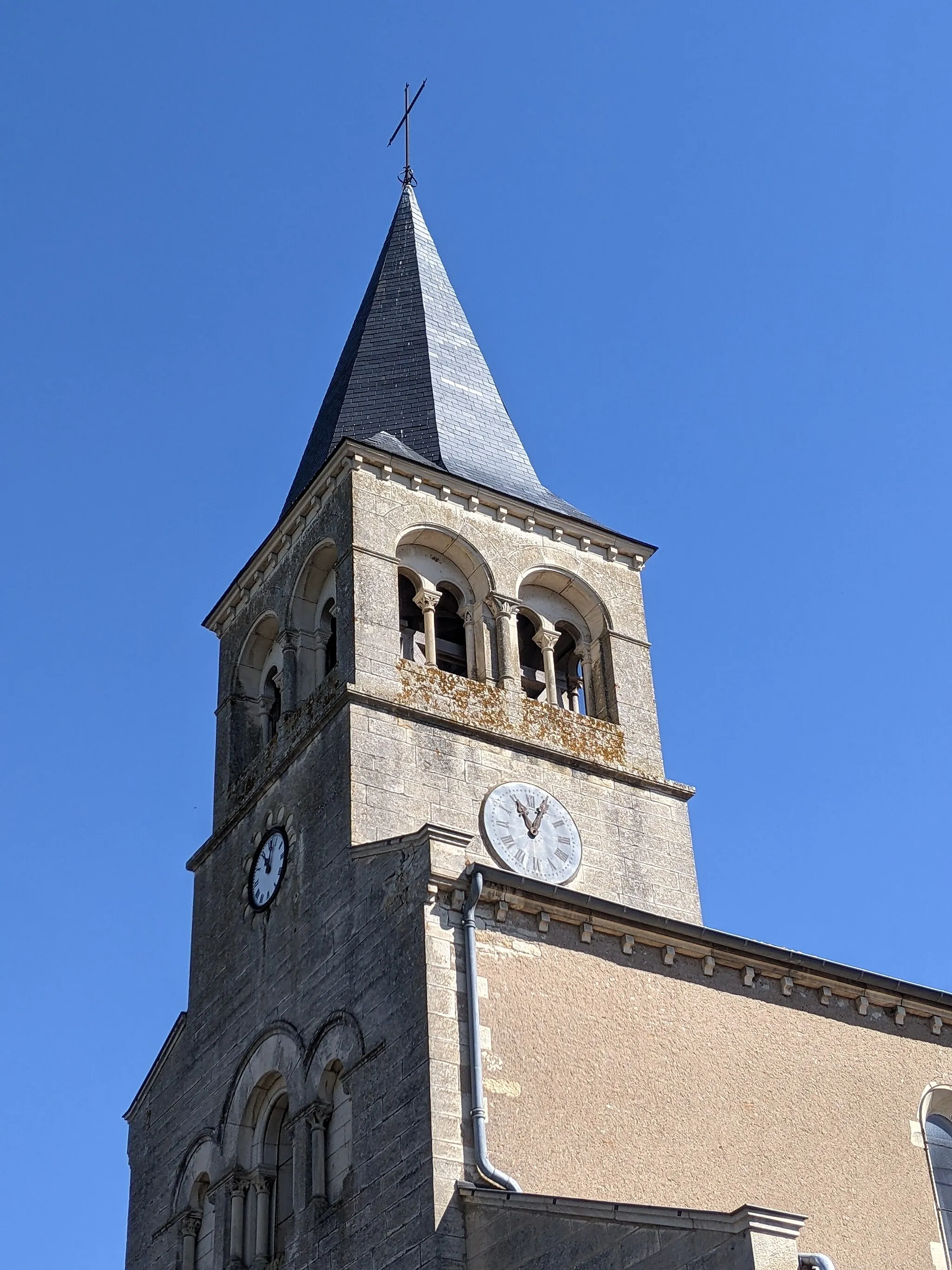 Photo showing: Clocher de l'église de l'Assomption de Cormatin (Saône-et-Loire, France).