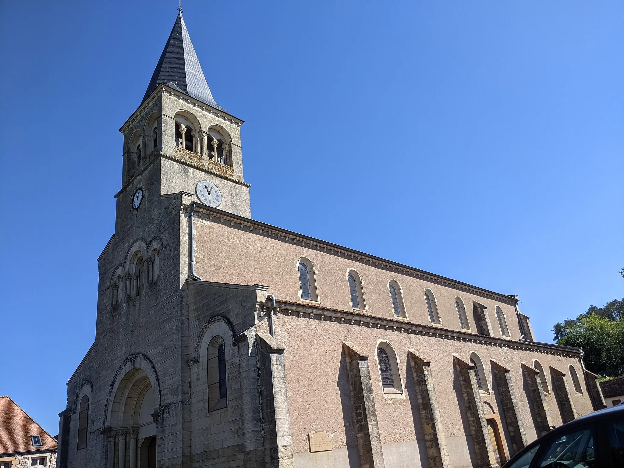 Photo showing: Vue de l'église de l'Assomption de Cormatin (Saône-et-Loire, France).
