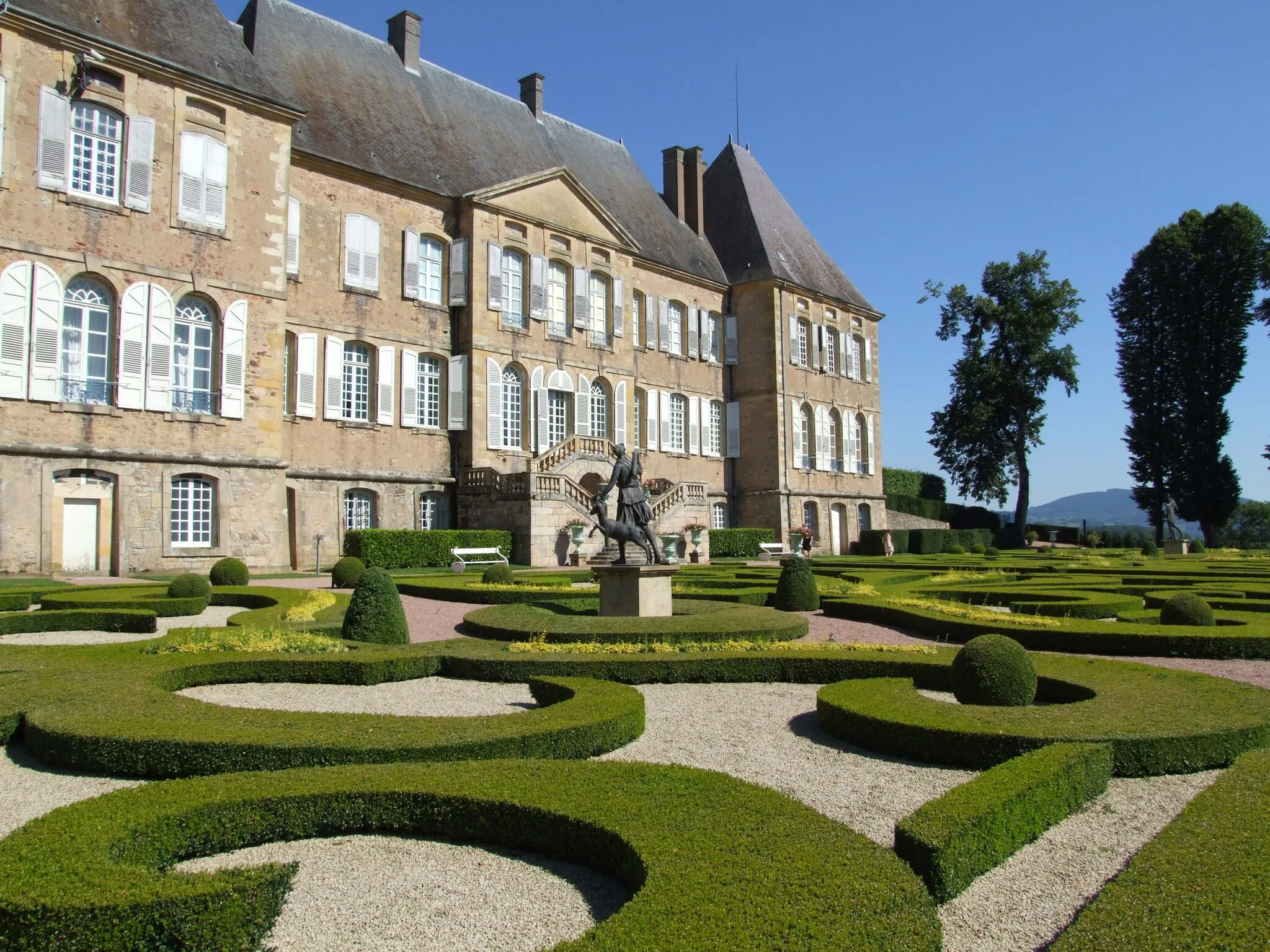 Photo showing: The Parterre garden at Château de Drée, Saone et Loire, Bourgogne-Burgundy, France.