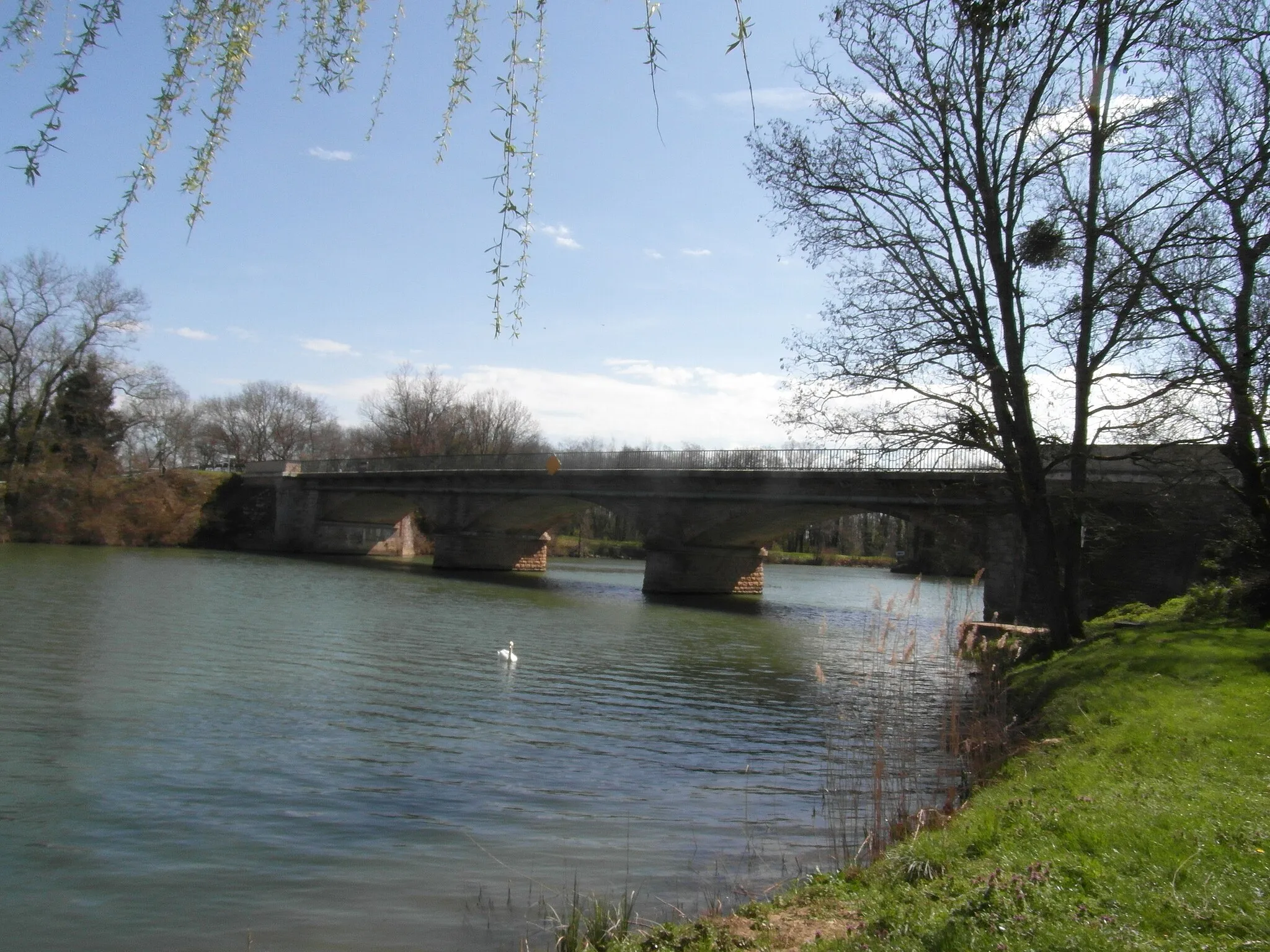 Photo showing: Le pont sur la Seille à Cuisery