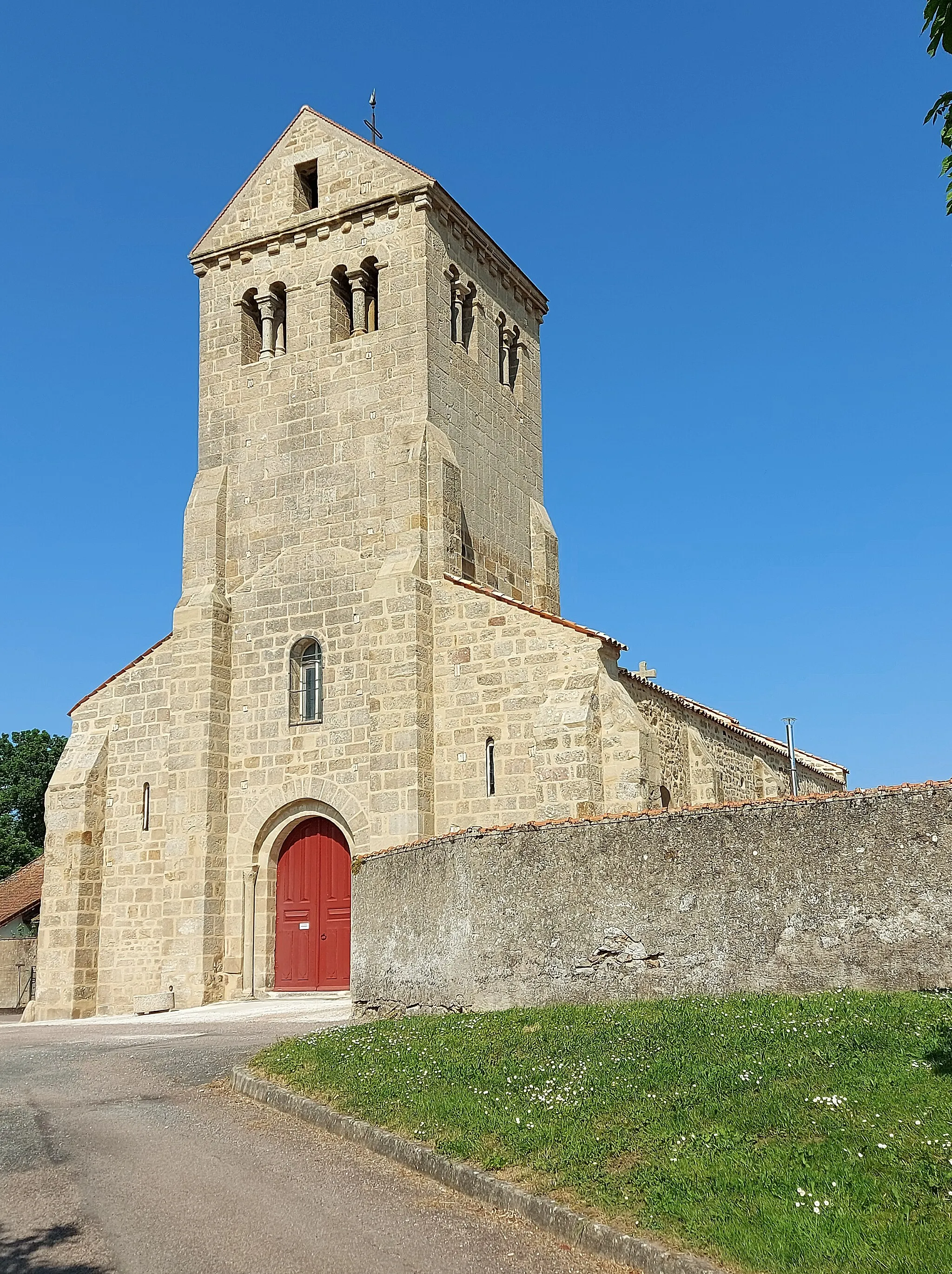 Photo showing: Fassade der Pfarrkirche in Curgy (Burgund),