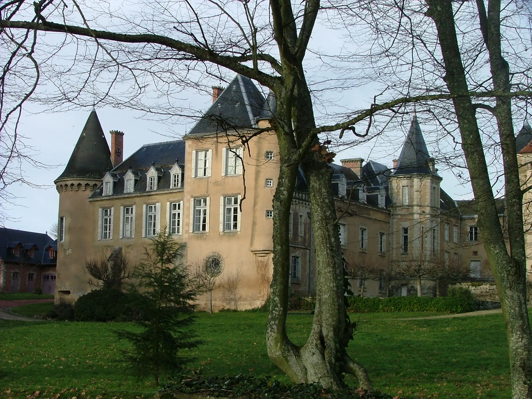 Photo showing: Château de Dracy les Couches, Saône-et-Loire, France
Dracy les Couches castle, Saône-et-Loire, France