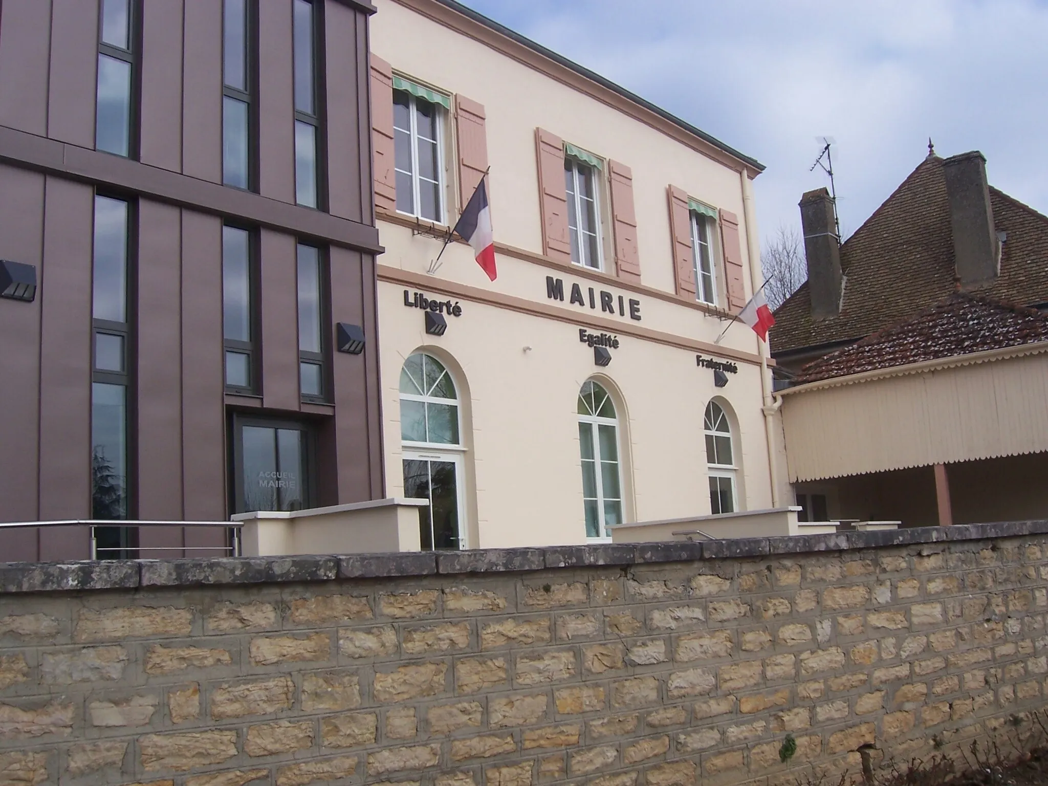 Photo showing: Farges-lès-Chalon town hall