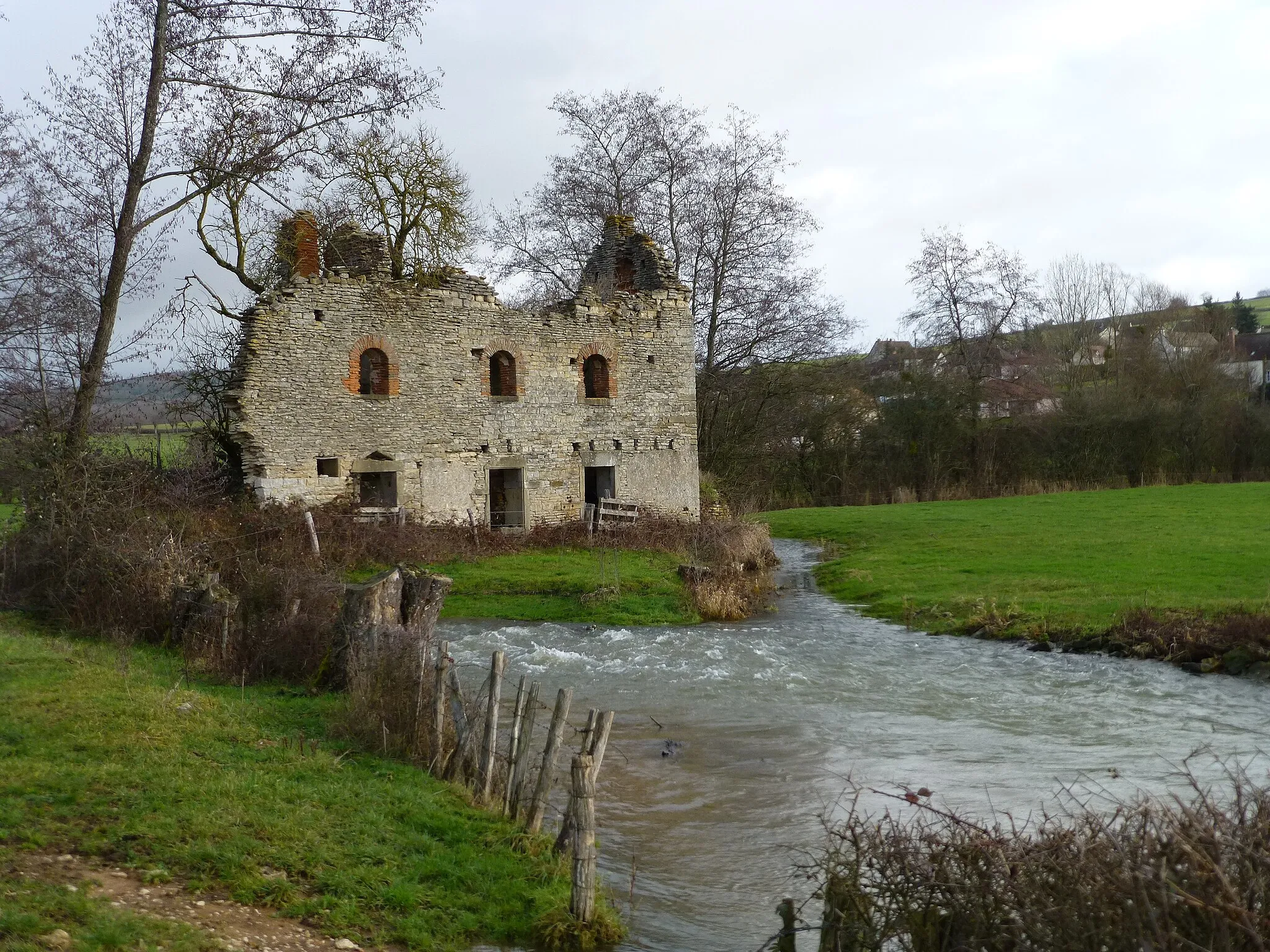 Photo showing: La rivière Guye, vieux Moulin à Germagny