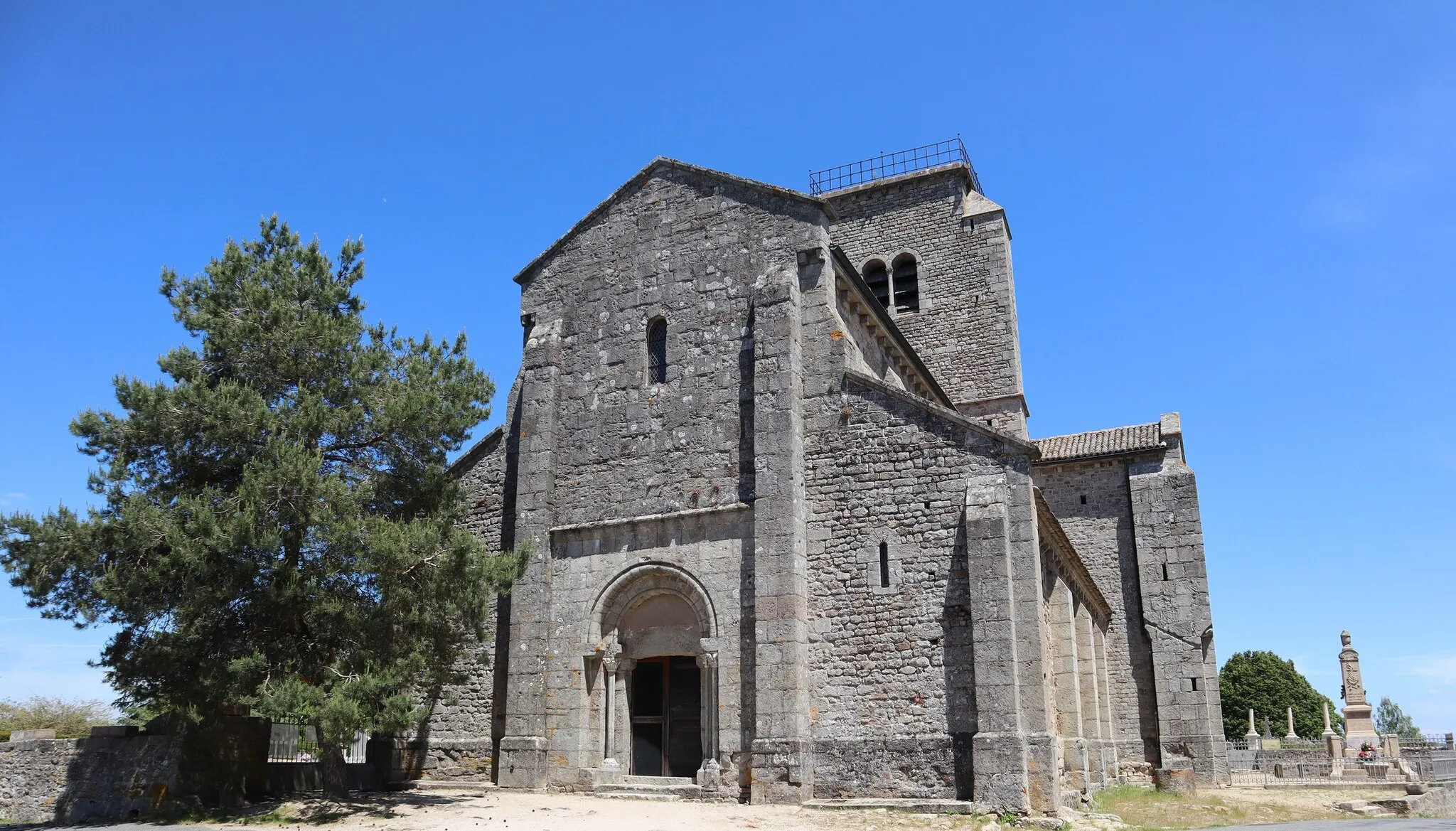 Photo showing: Extérieur de l'église Notre-Dame-de-l'Assomption de Gourdon (71).