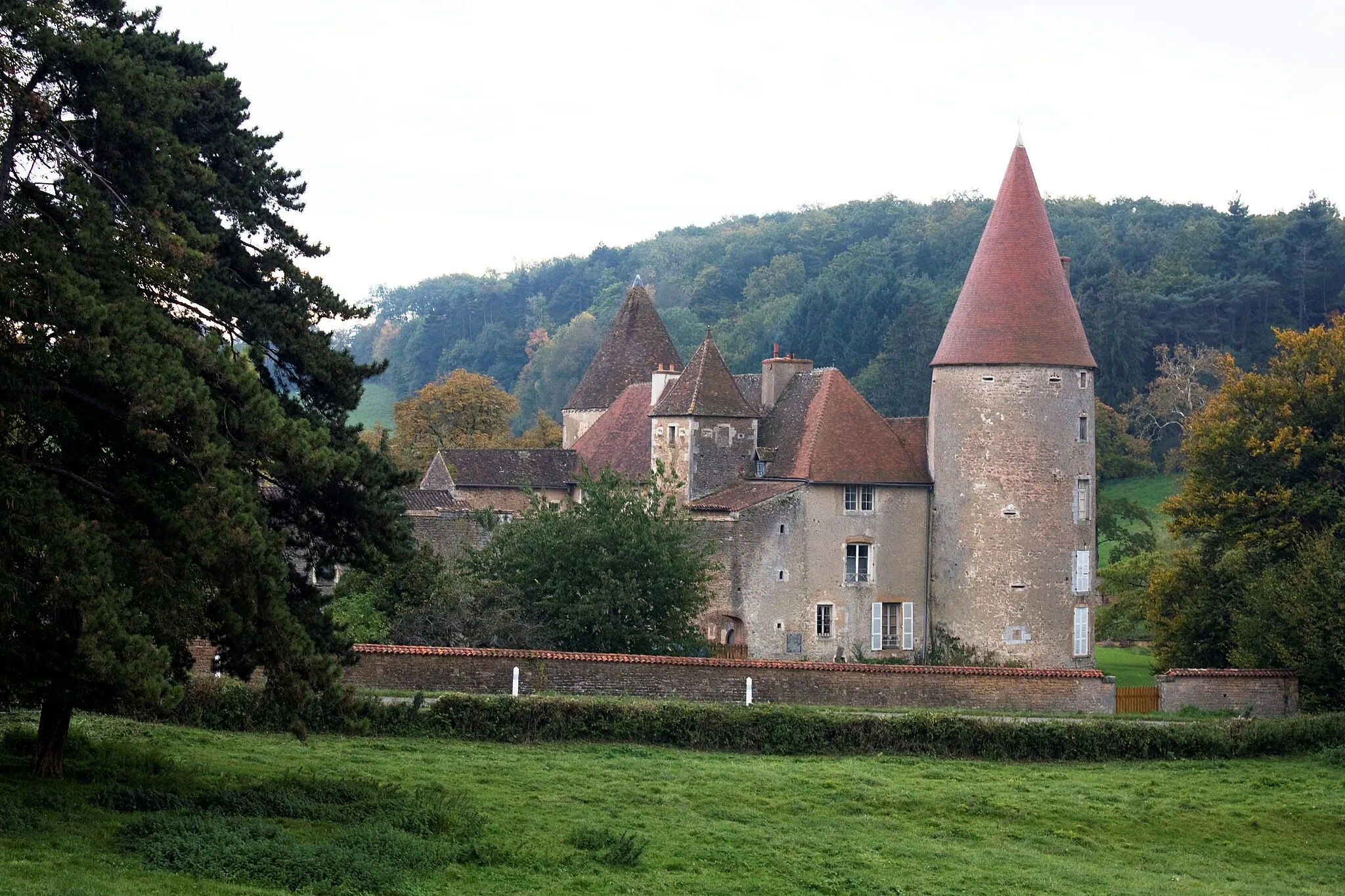 Photo showing: Château de Nobles , in the commune of La Chapelle-sous-Brancion