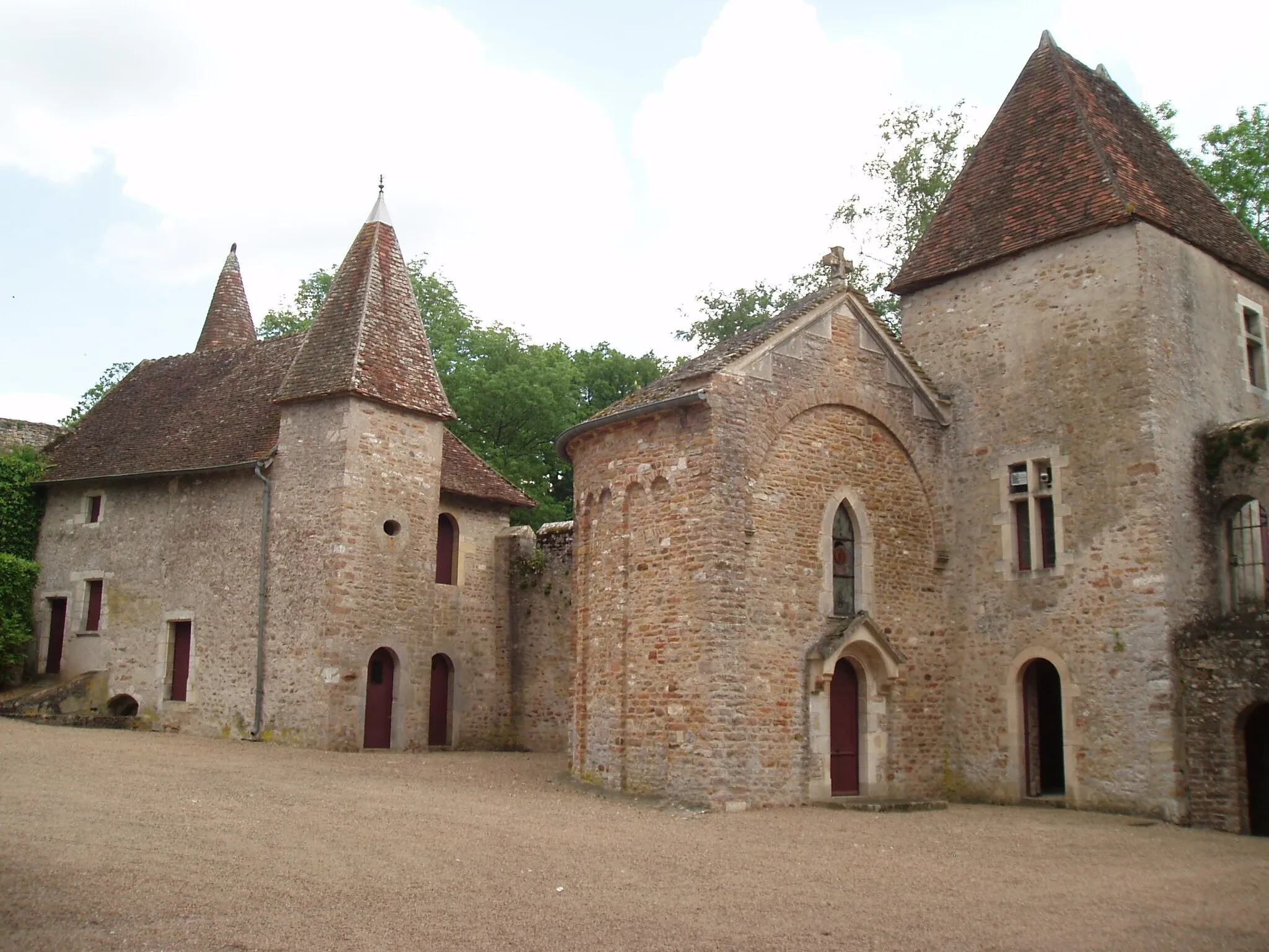 Photo showing: La Chapelle de Bragny Castle : Medieval Part