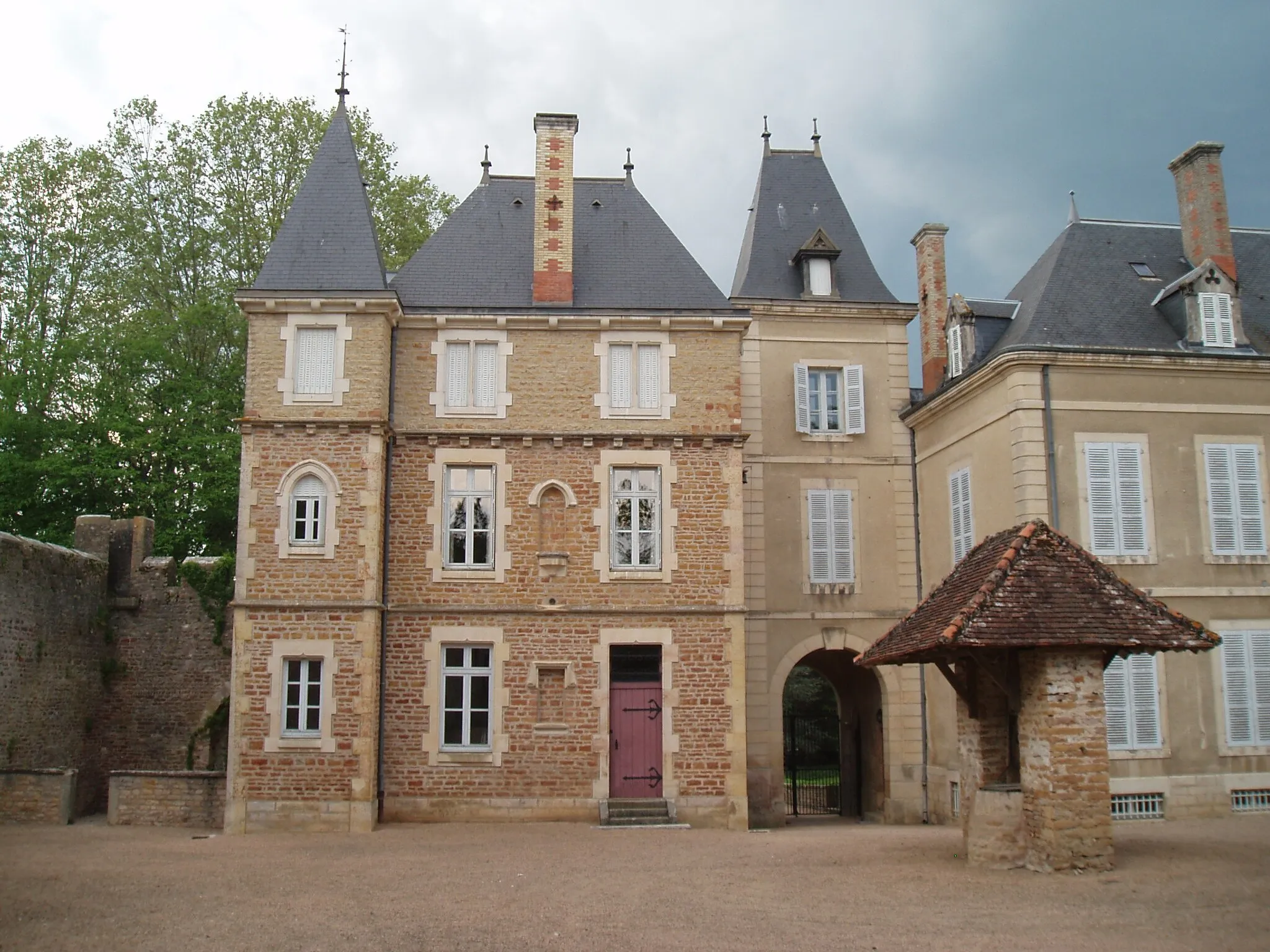 Photo showing: La Chapelle de Bragyn Castle : XIXth Century part