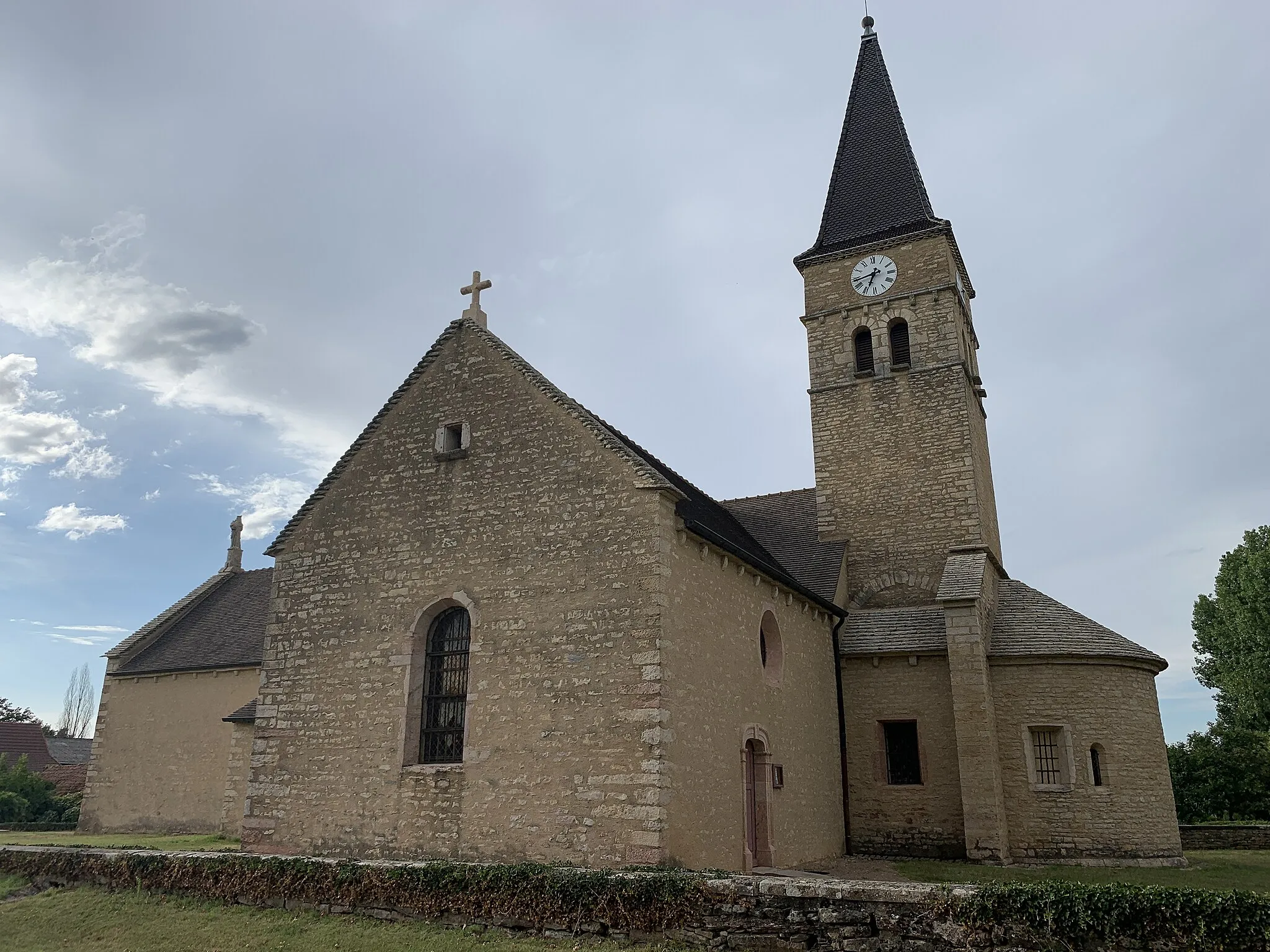 Photo showing: Église Saint-Christophe de L'Abergement-de-Cuisery.
