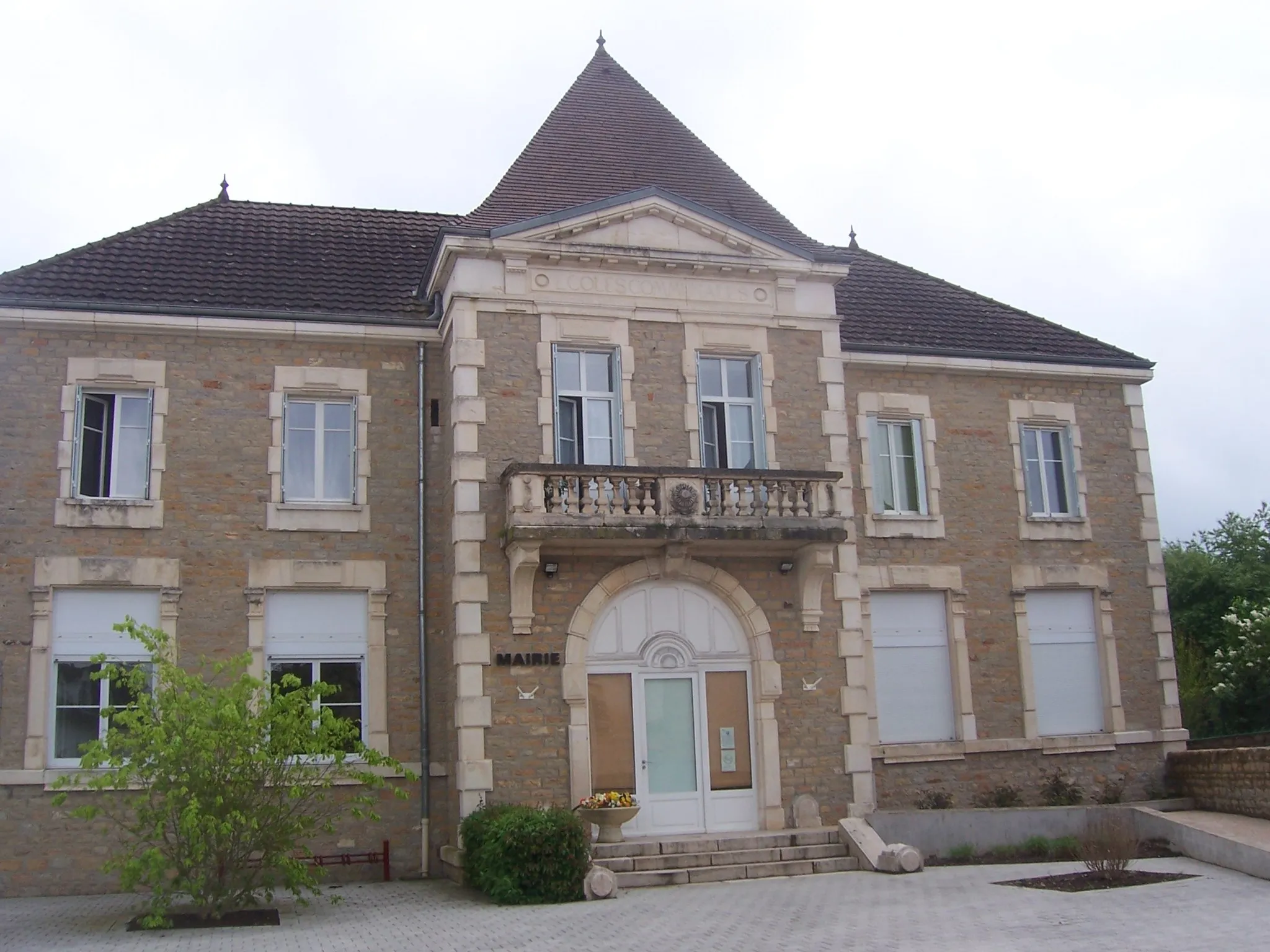 Photo showing: Mairie de La Charmée