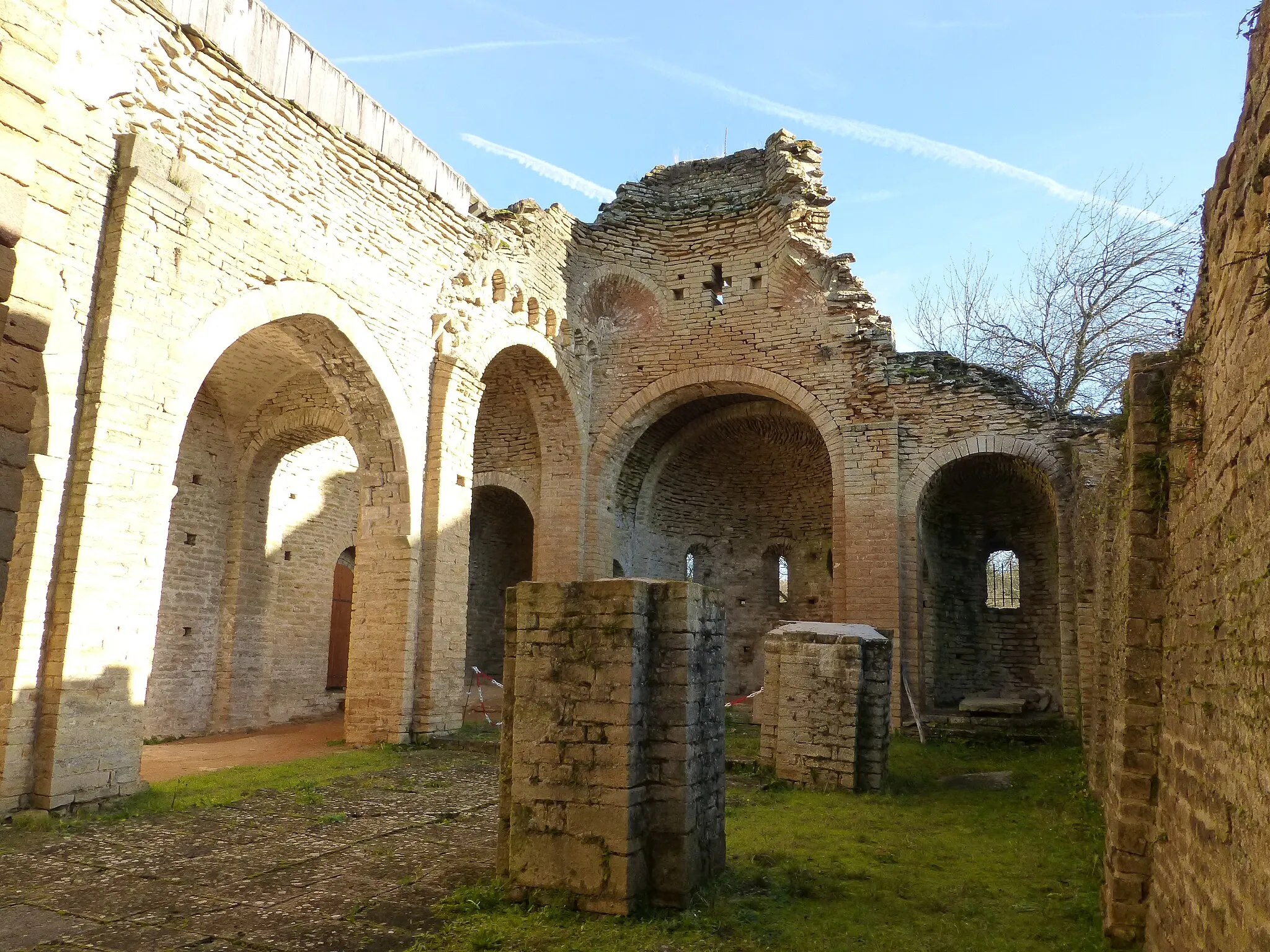 Photo showing: Le puley : la nef du prieuré