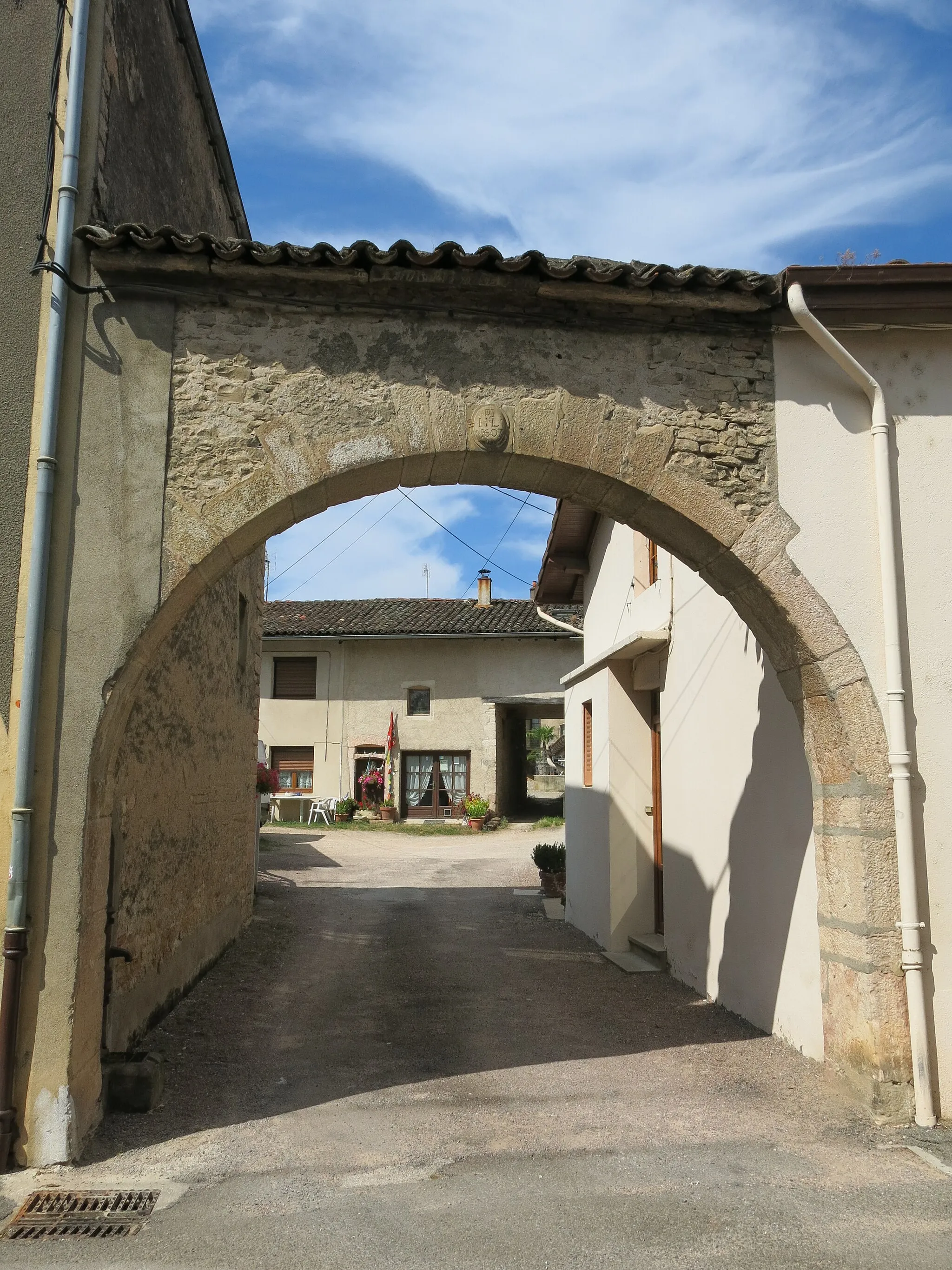 Photo showing: Arche. 3 rue Étienne Blanchin, Lacrost (Saône-et-Loire, France).