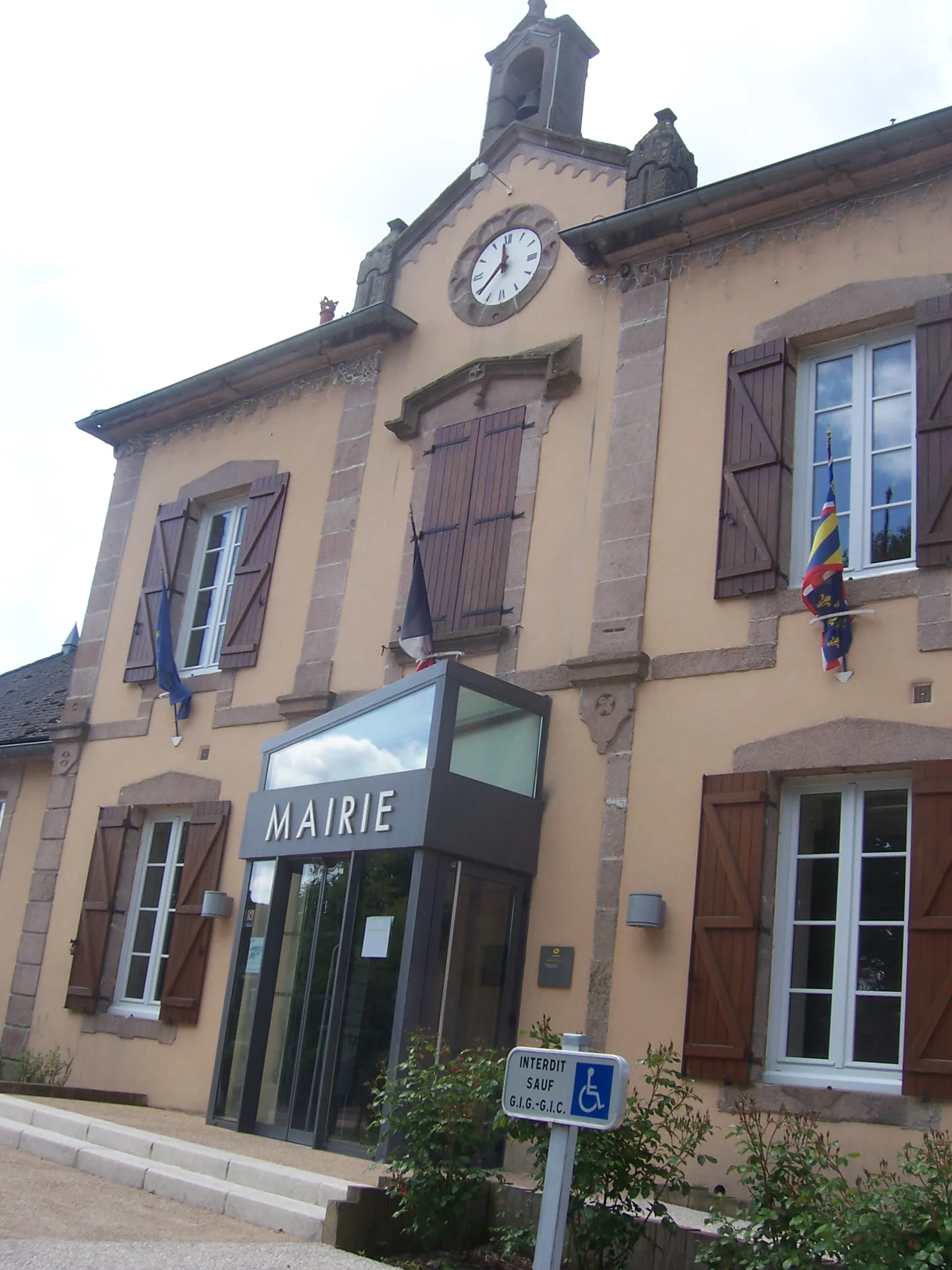 Photo showing: Mairie de Mesvres