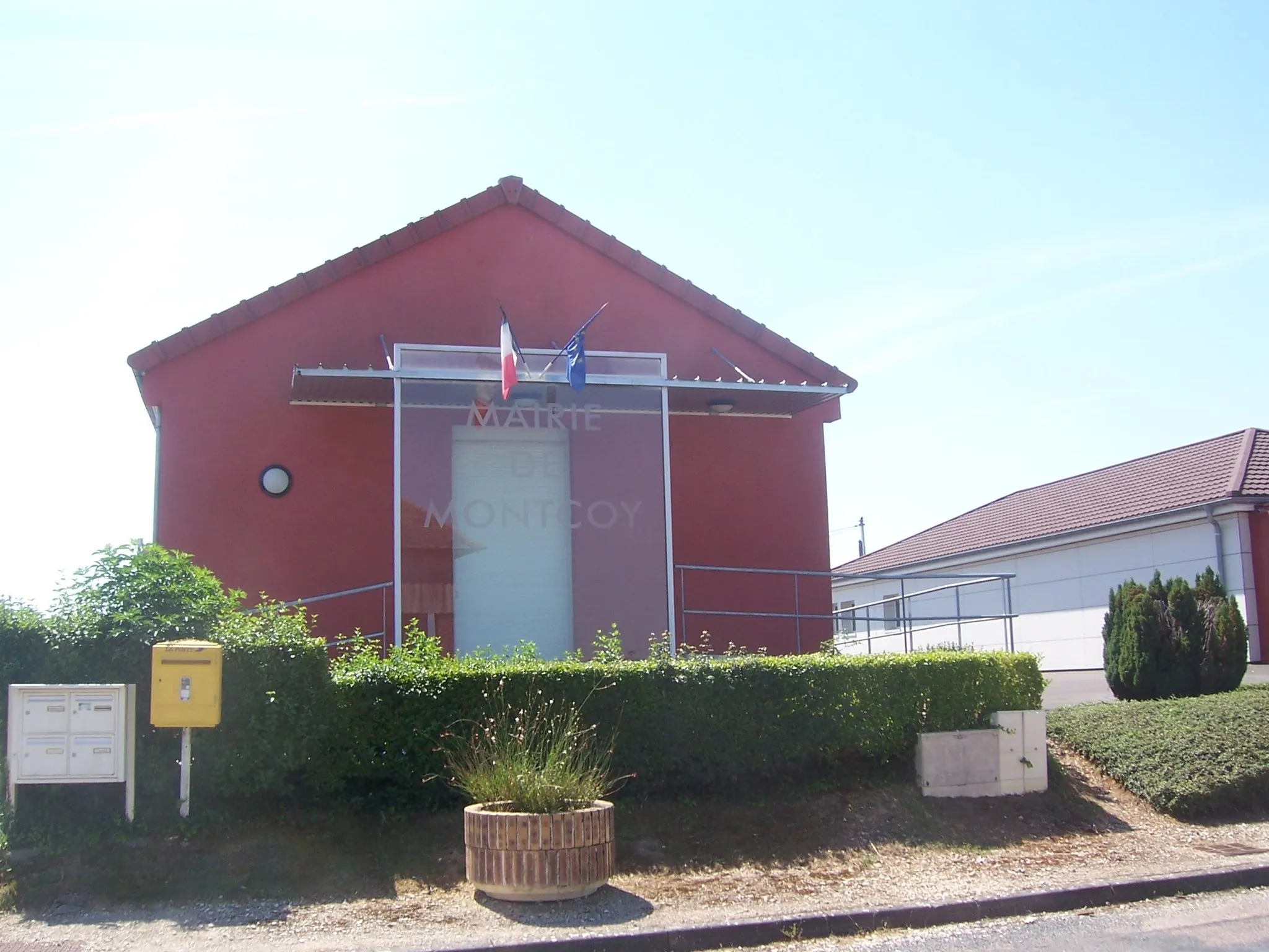 Photo showing: Mairie de Montcoy