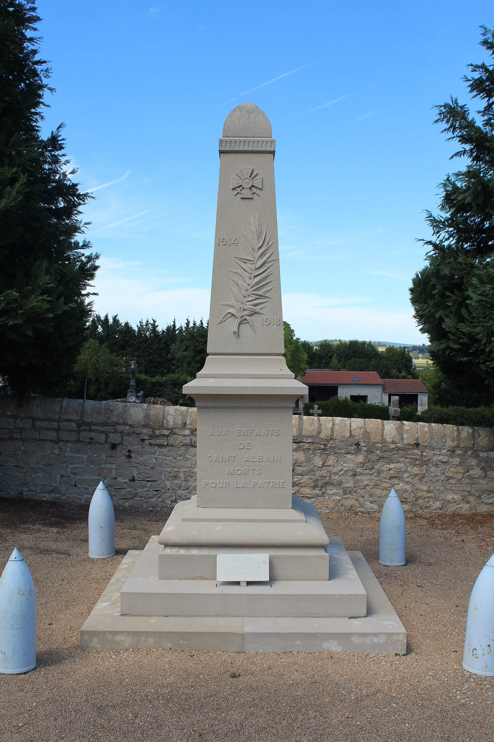 Photo showing: Monument aux morts de Saint-Albain.